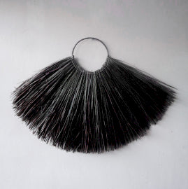 Handgeflochtener Wandfächer aus Seegras in Natur und Schwarz, Zebra-Muster, Boho-Wanddeko im natürlichen Stil – nachhaltig gefertigt in Indonesien“