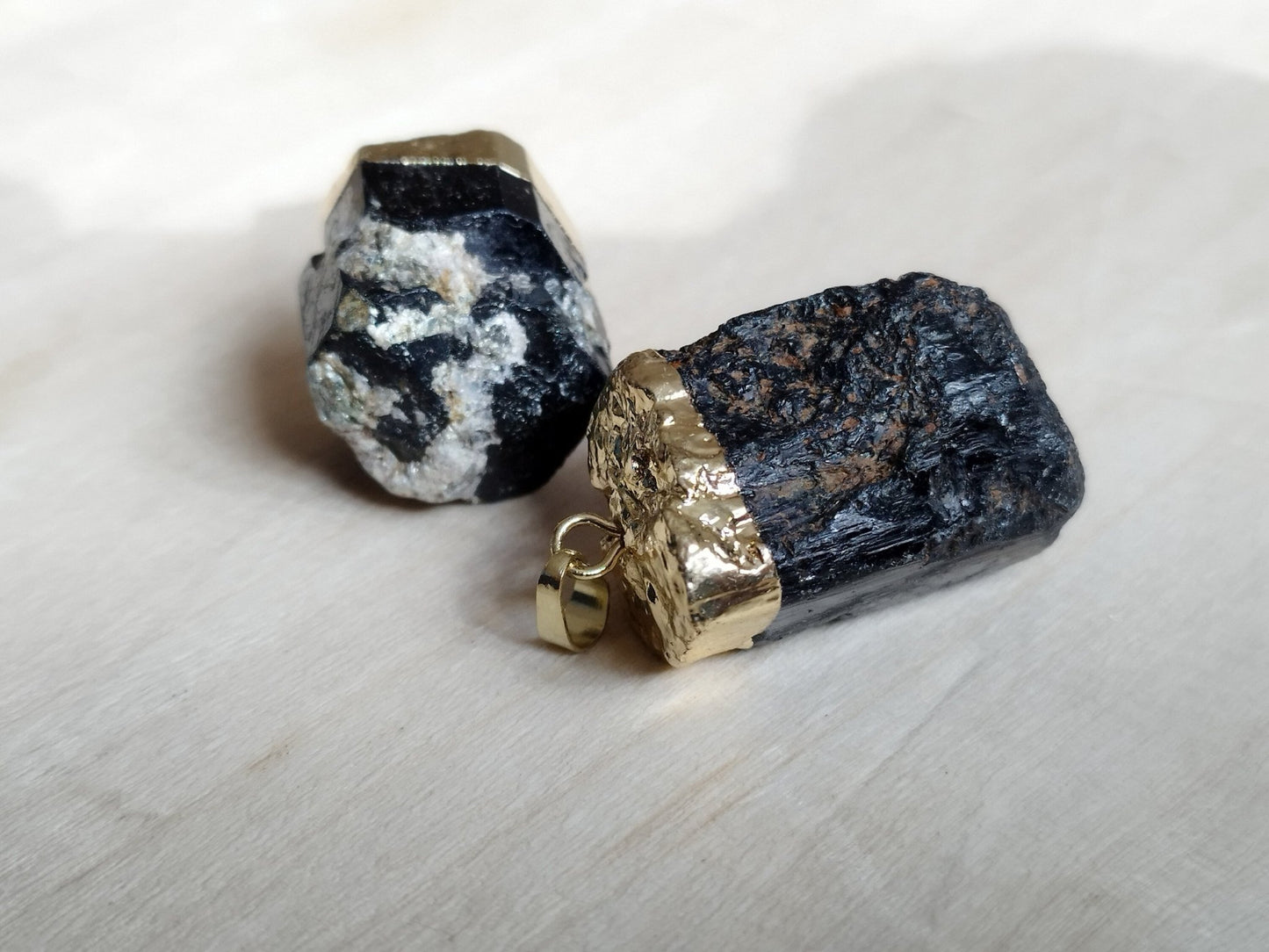 Anhänger aus Turmalinrohstein 18k - vergoldet - Flow of Passion