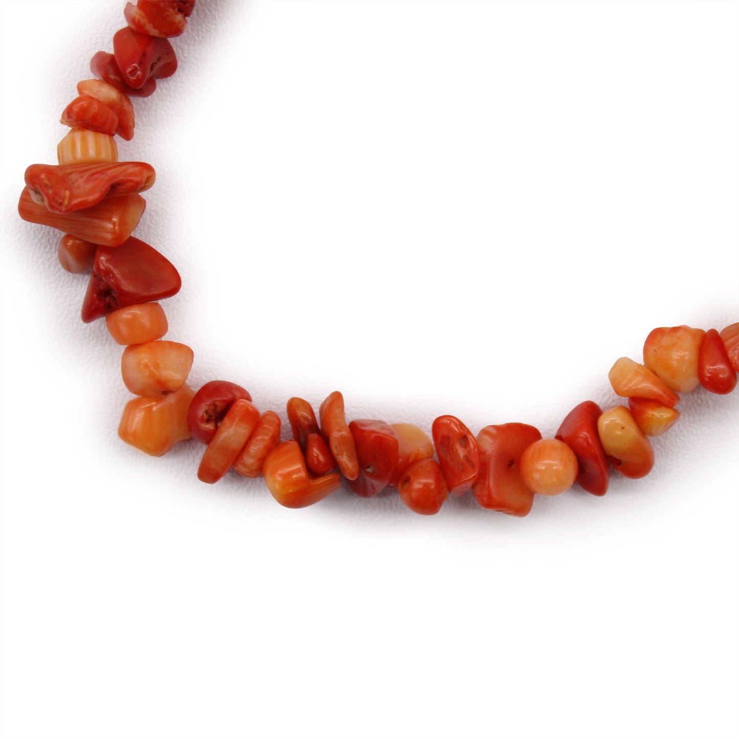 Armband aus roten und orangen Coralit-Splittern.