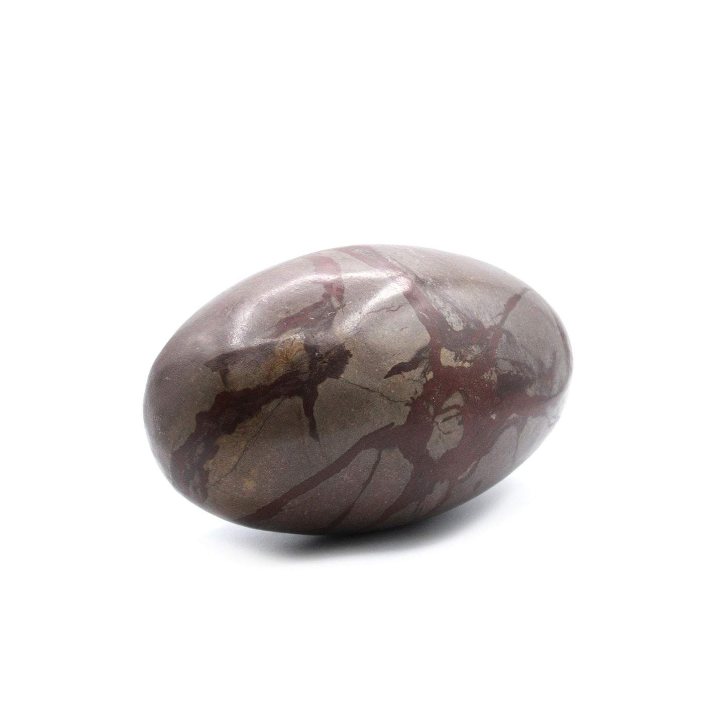 Ein ovaler Shiva Lingam Stein mit braunen und grauen Maserungen.