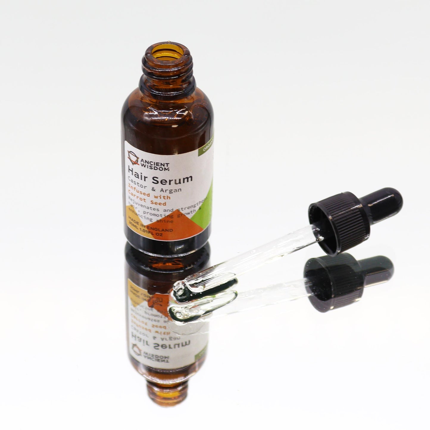 Braunes Glasfläschchen mit Haarserum und Pipette.