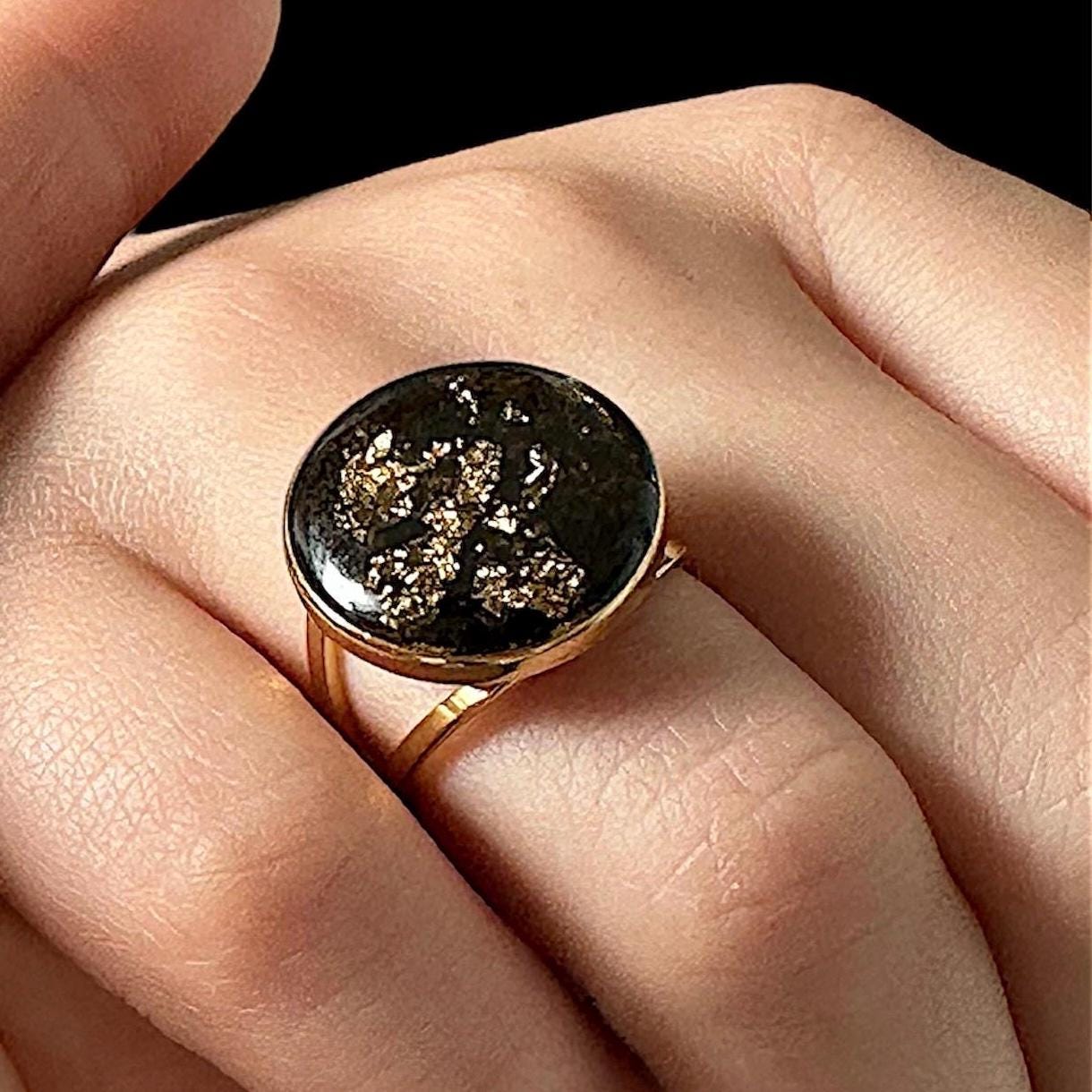 Größenverstellbarer Ring „golden Agnihotra“ 18k vergoldet mit Agnihotraasche - Flow of Passion