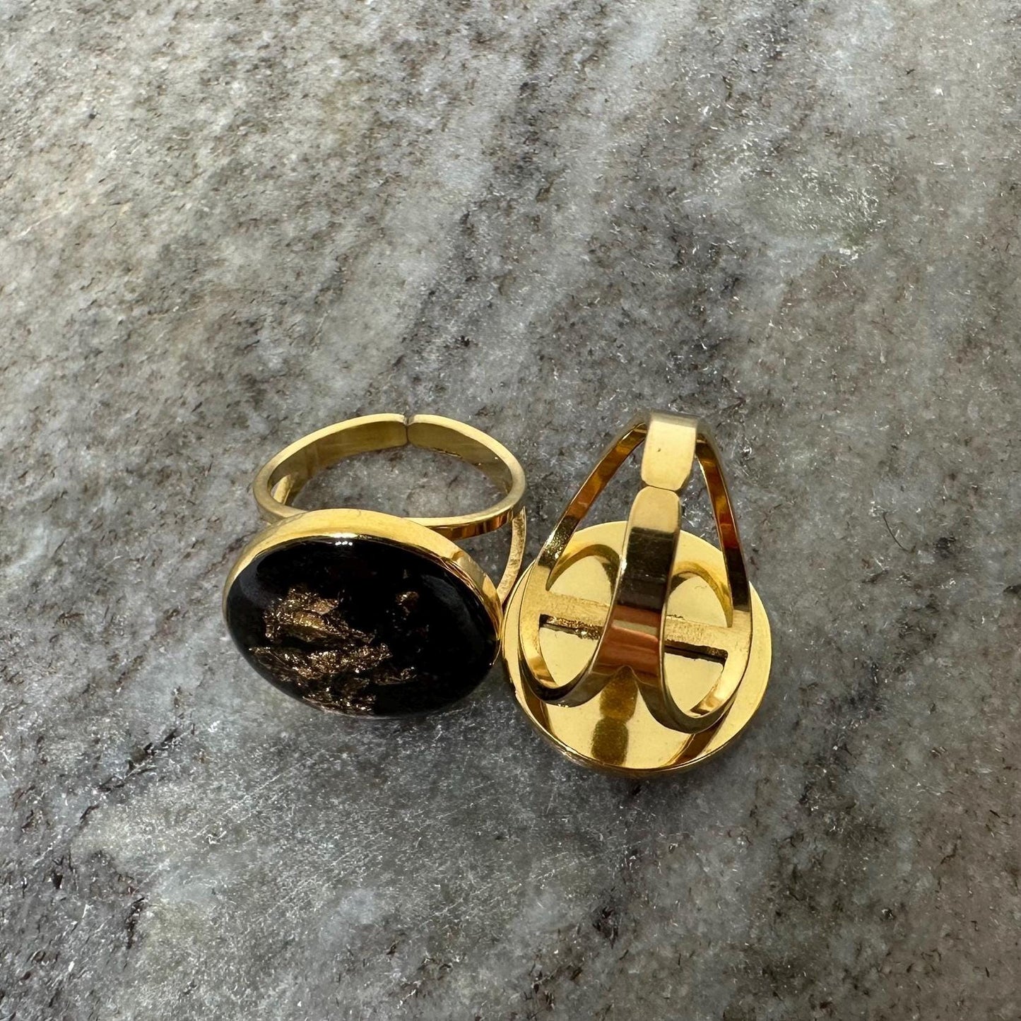 Größenverstellbarer Ring „golden Agnihotra“ 18k vergoldet mit Agnihotraasche - Flow of Passion