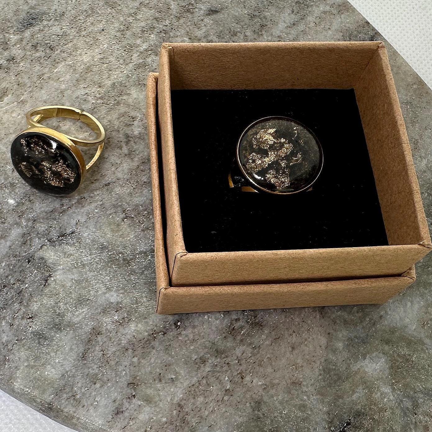 Größenverstellbarer Ring „golden Agnihotra“ 18k vergoldet mit Agnihotraasche - Flow of Passion