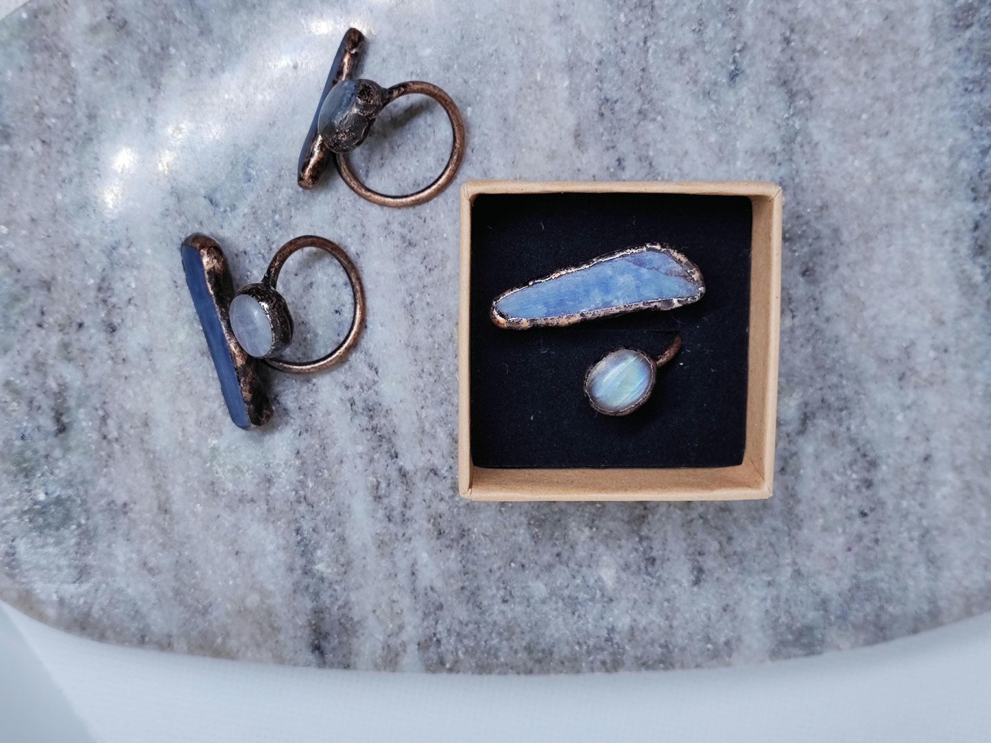 Größenverstellbarer Ring mit Labradorit und Cyanit - Flow of Passion