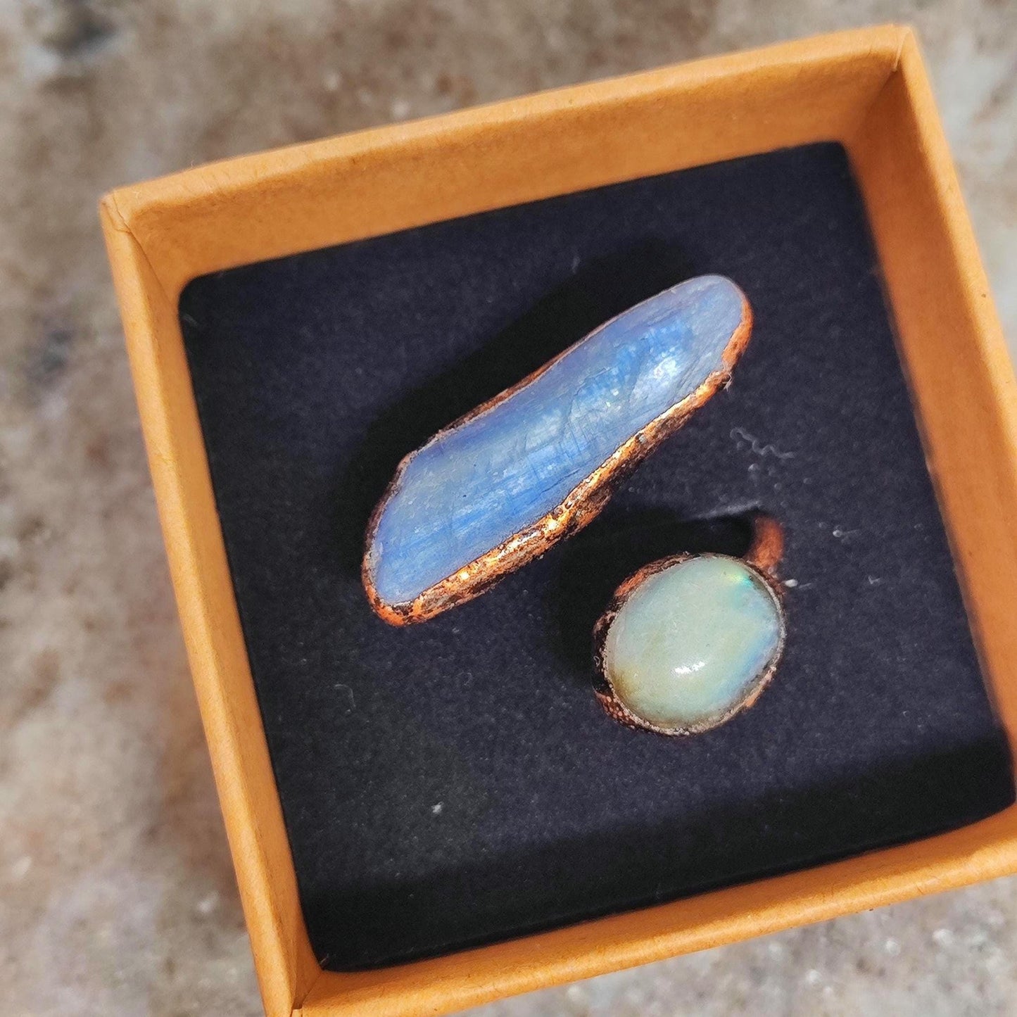Größenverstellbarer Ring mit Labradorit und Cyanit - Flow of Passion