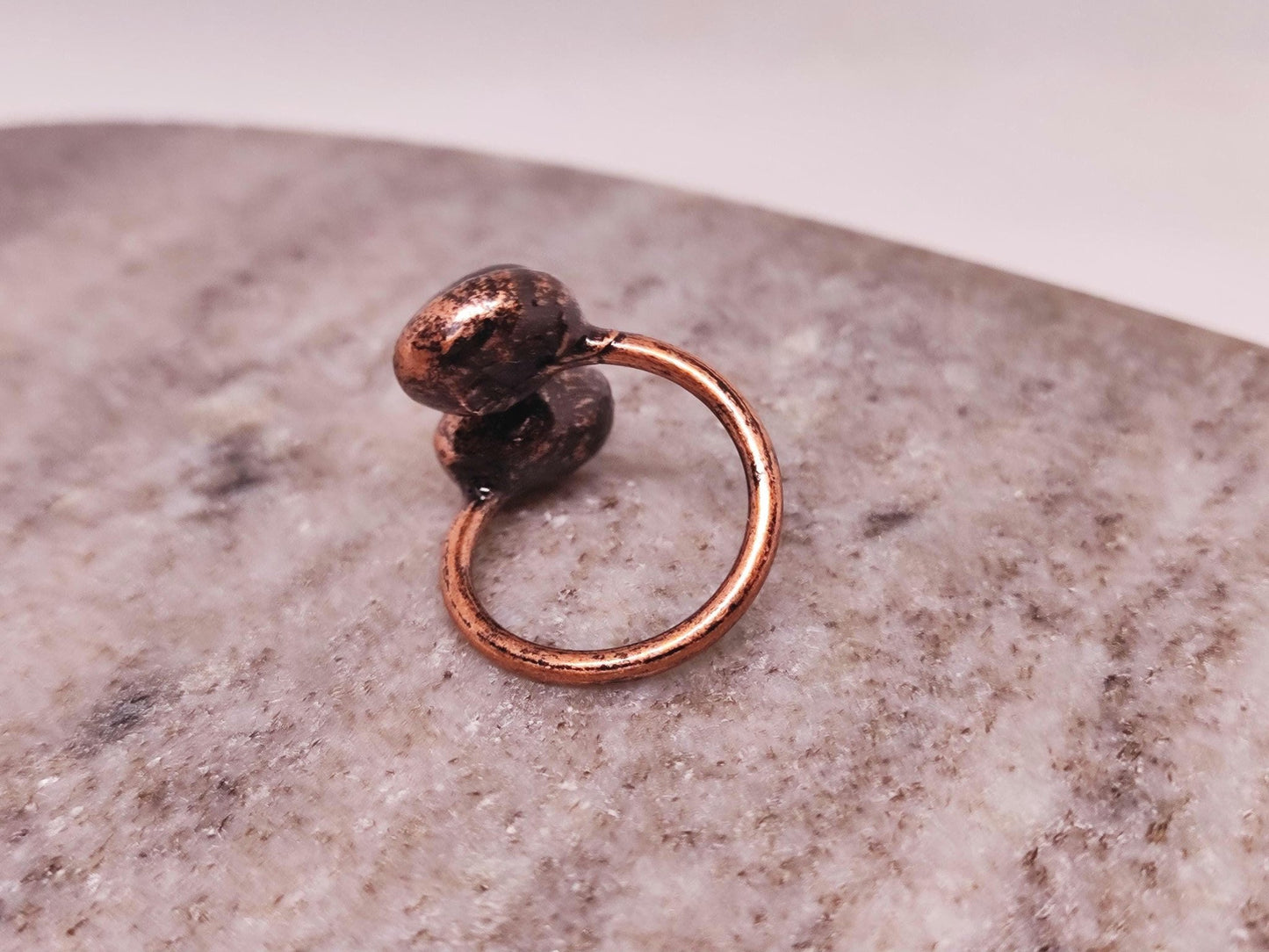 Größenverstellbarer Ring mit Labradoritsteinen - Flow of Passion