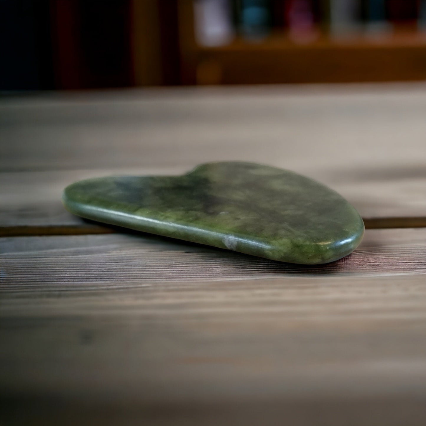 Gua Sha aus Jade für Gesichtsmassagen und Selfcare - Flow of Passion
