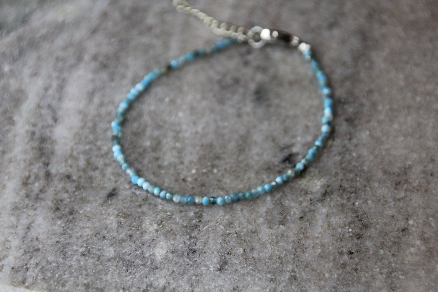 Heilsteinarmband aus Apatit und Edelstahl - Flow of Passion
