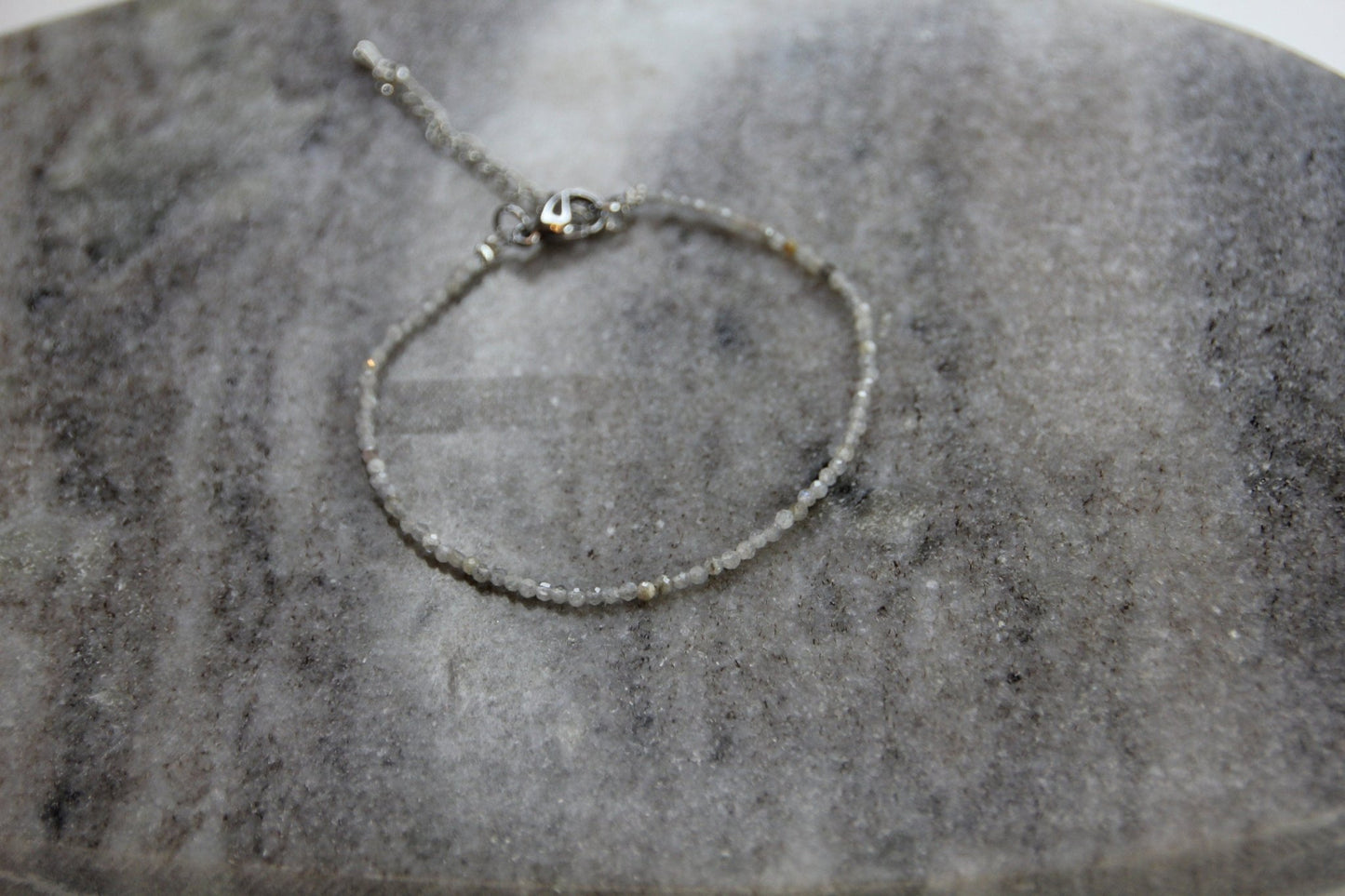 Heilsteinarmband aus Labradorit und Edelstahl - Flow of Passion