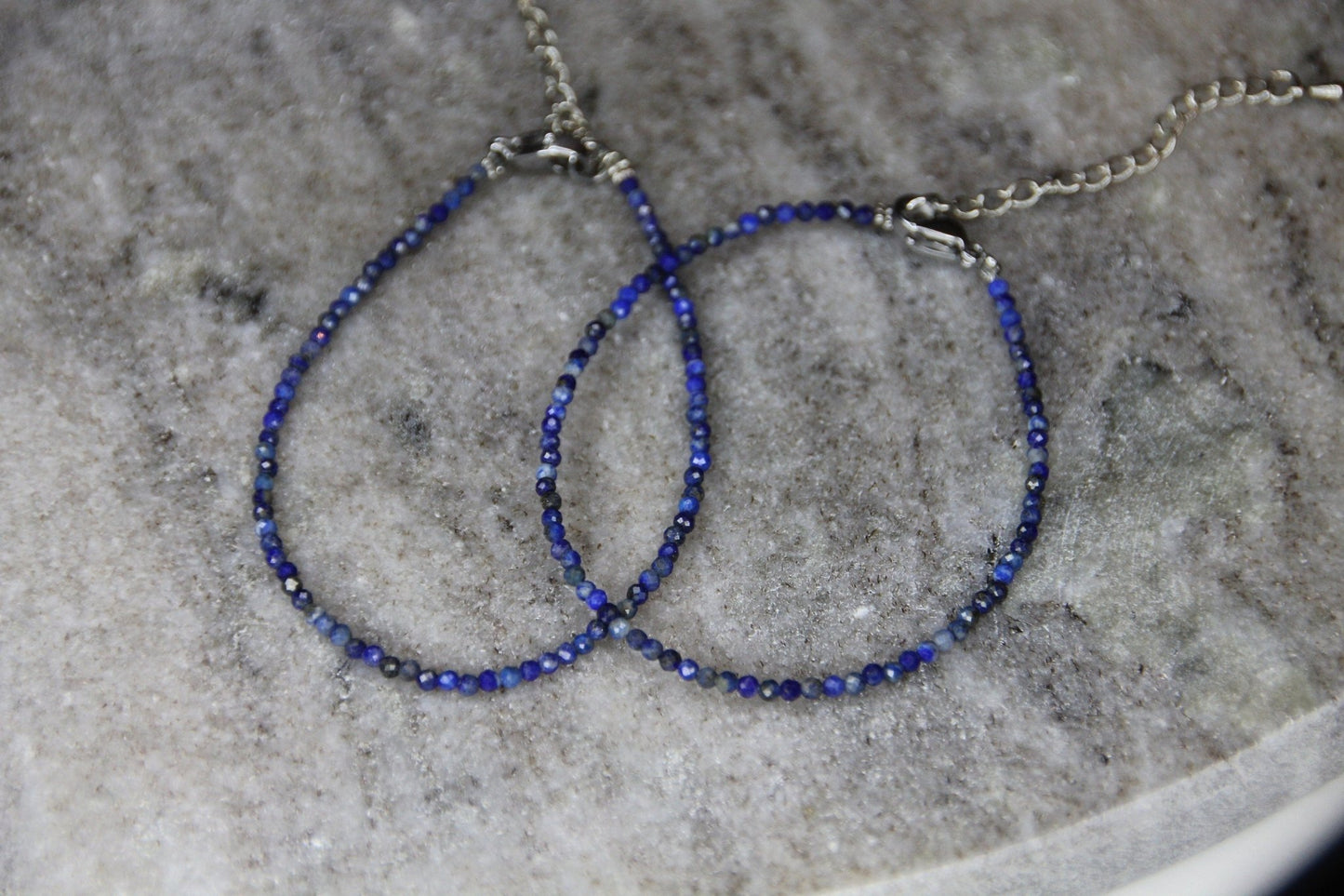 Heilsteinarmband aus Lapislazuli und Edelstahl - Flow of Passion