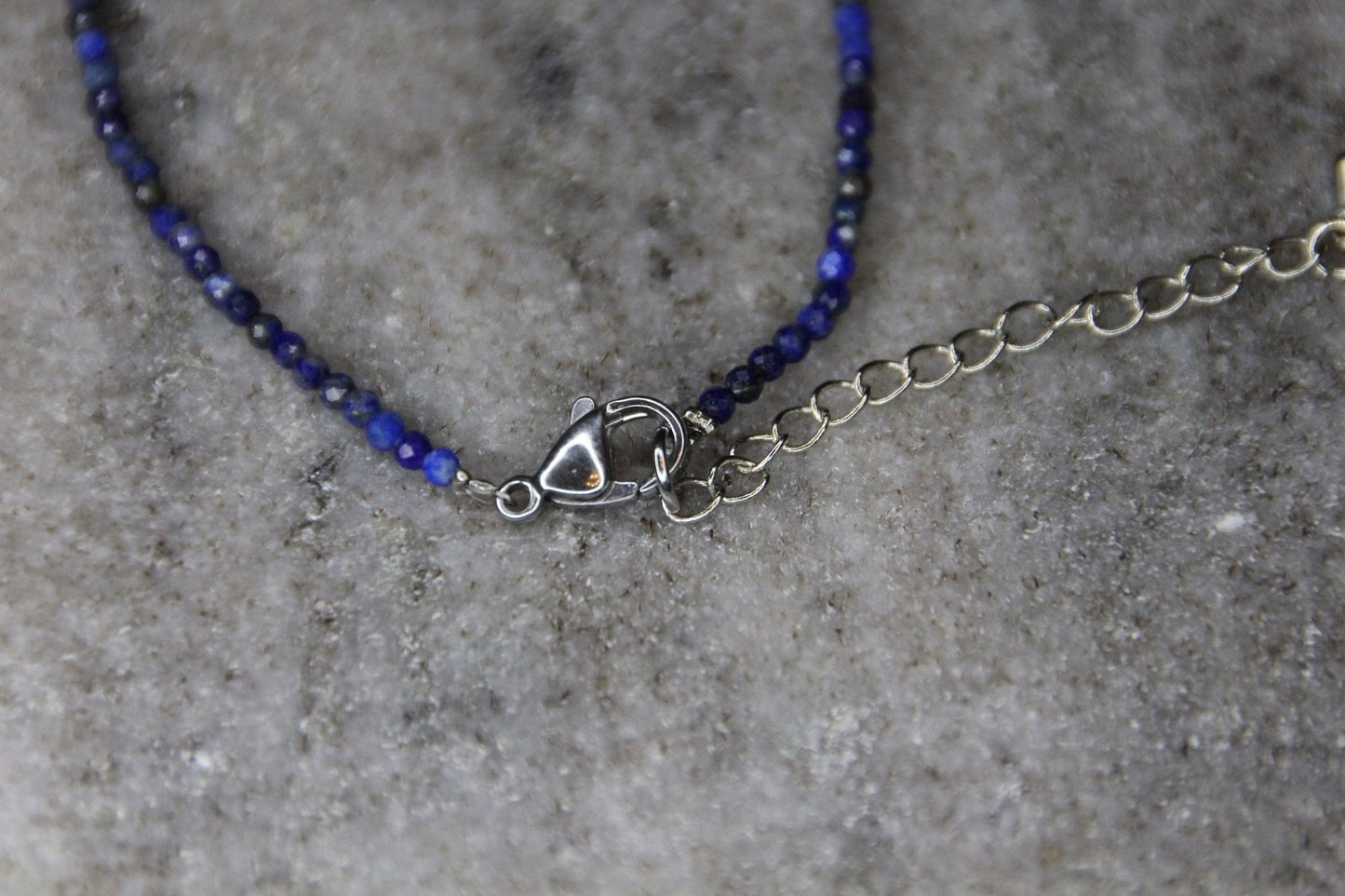Heilsteinarmband aus Lapislazuli und Edelstahl - Flow of Passion