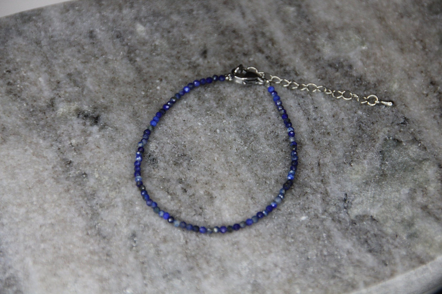 Heilsteinarmband aus Lapislazuli und Edelstahl - Flow of Passion