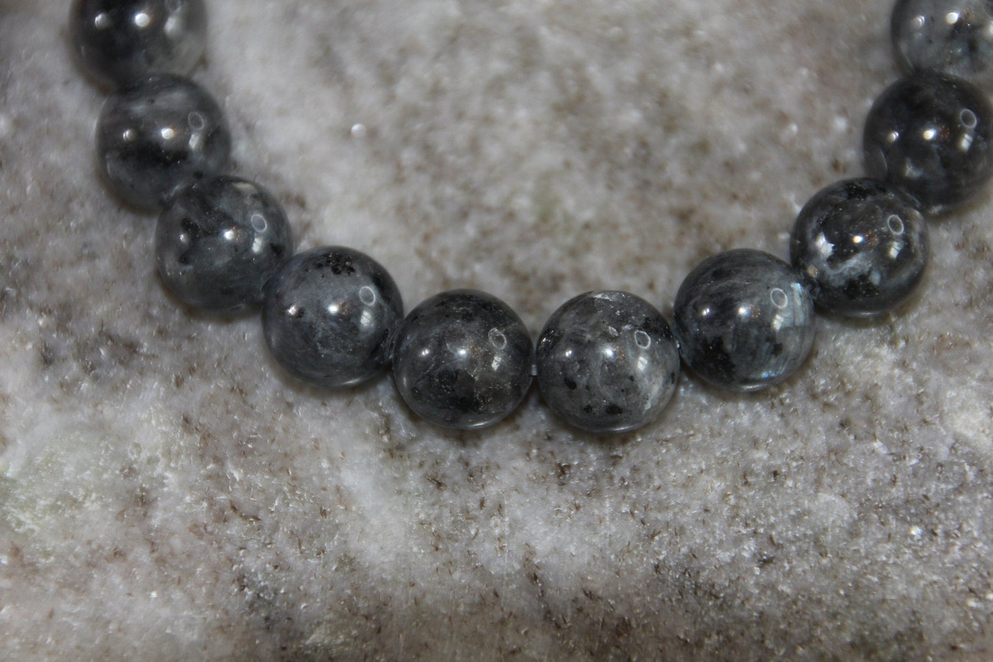 Heilsteinarmband aus Larvikit 10mm - Flow of Passion