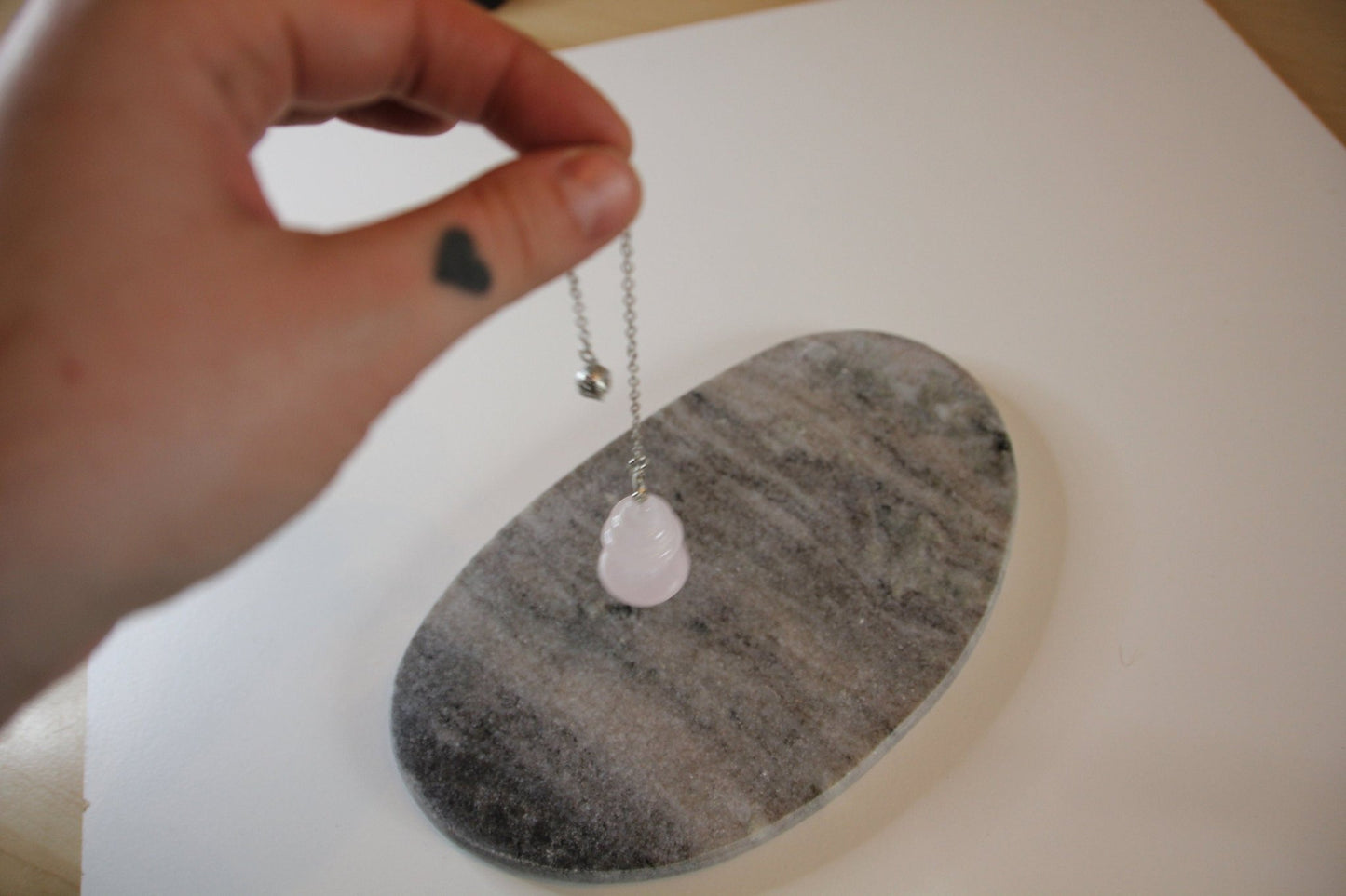 Heilsteinpendel aus Rosenquarz - Flow of Passion