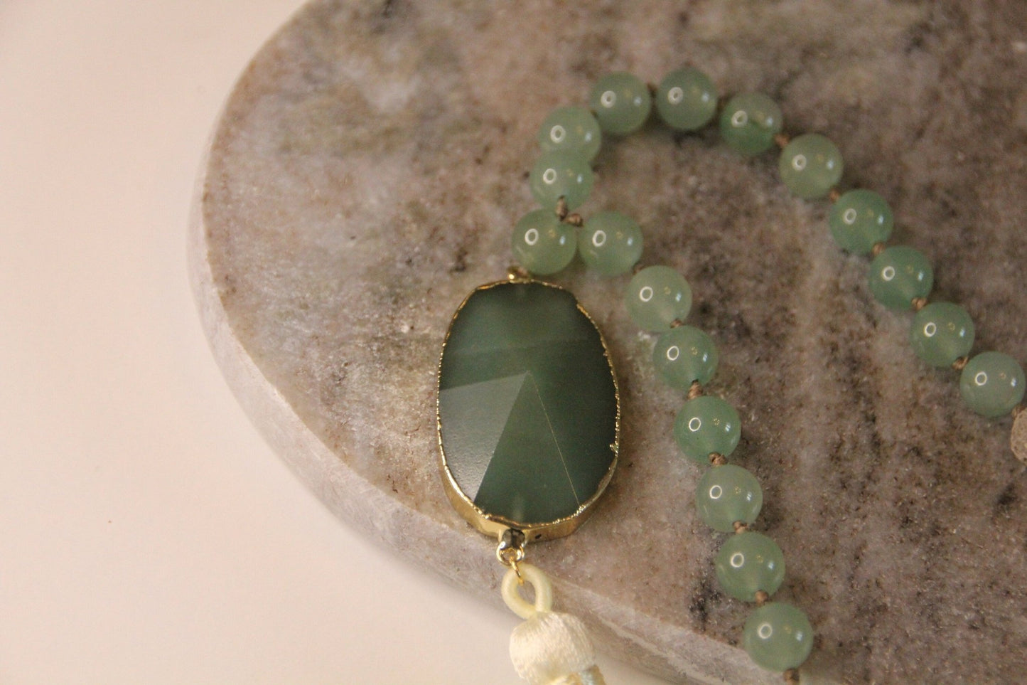 Lange Malakette mit Duftanker aus Aventurin und Lavastein - Flow of Passion