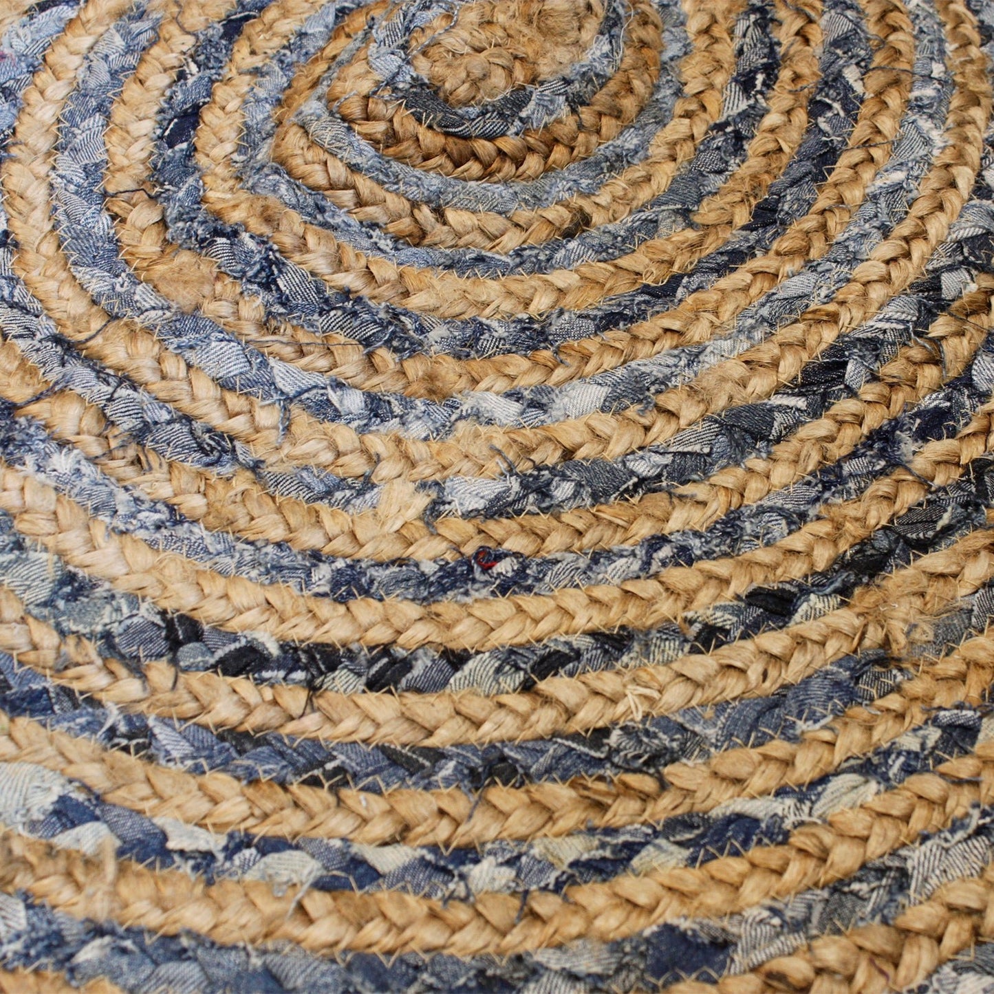 Runder Jute - & Recycled Denim Teppich – 150 cm – Handgefertigtes Unikat aus Indien - Flow of Passionteppich