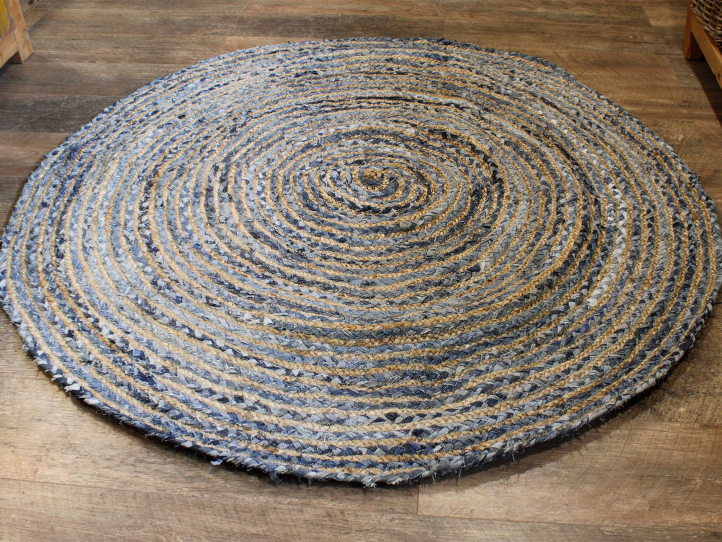 Runder Jute - & Recycled Denim Teppich – 150 cm – Handgefertigtes Unikat aus Indien - Flow of Passionteppich