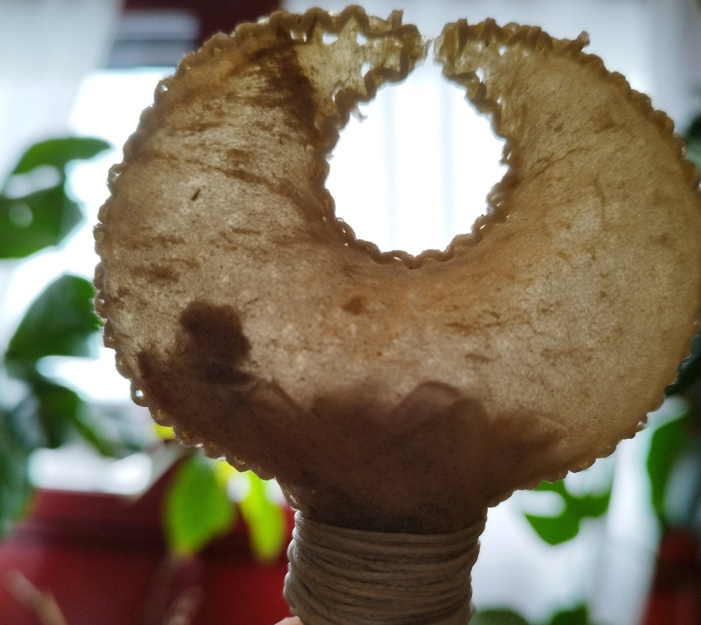 Schamanische Rassel mit Edelsteinfüllung - Flow of Passion