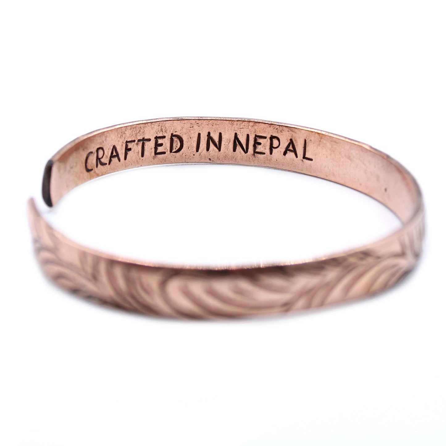 Tibetisches Kupferarmband – Tribal Swirls Design – Schlank & Handgefertigt in Nepal - Flow of PassionArmreif