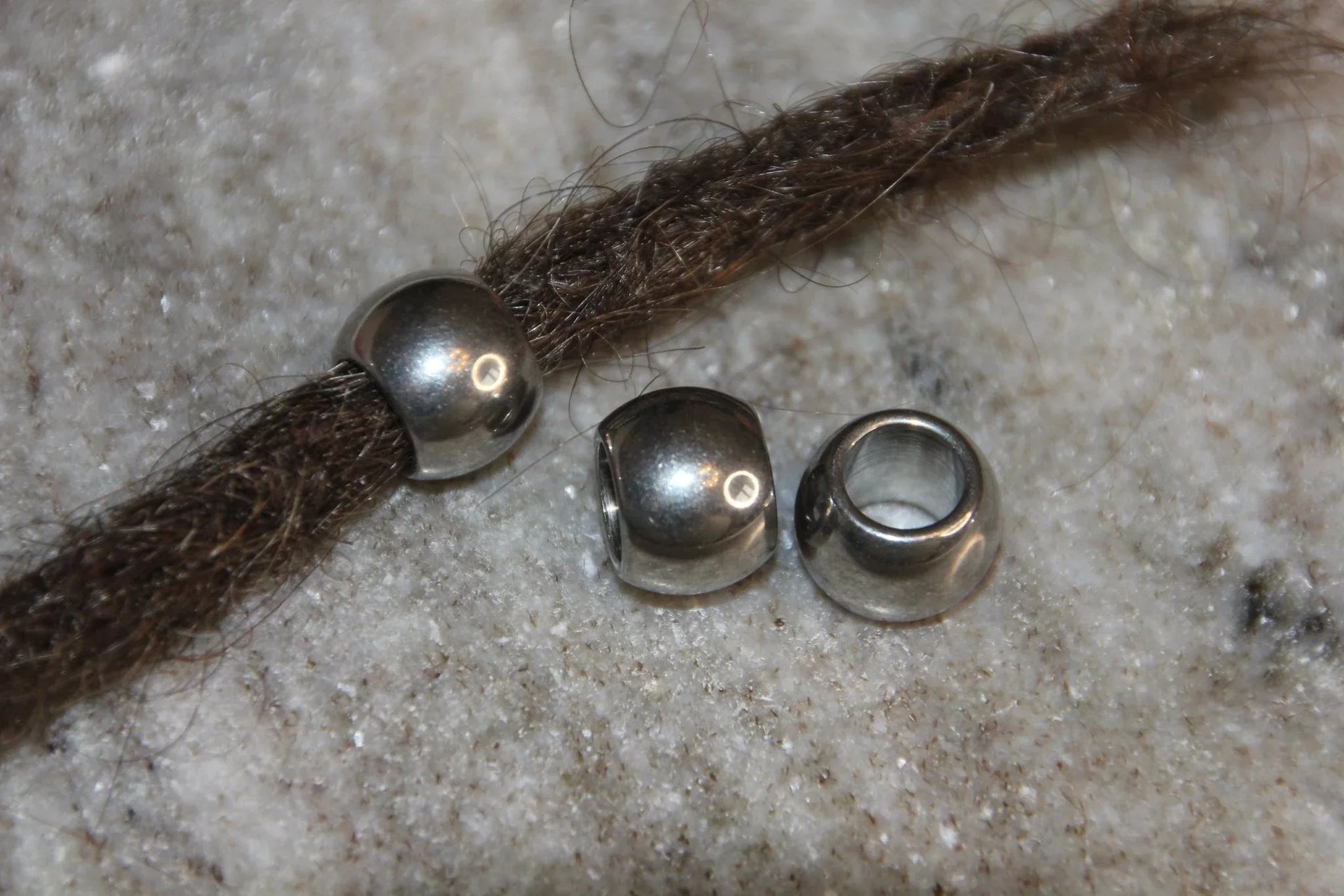 Set of 5 stainless steel dread beads with a 7mm hole diameter.