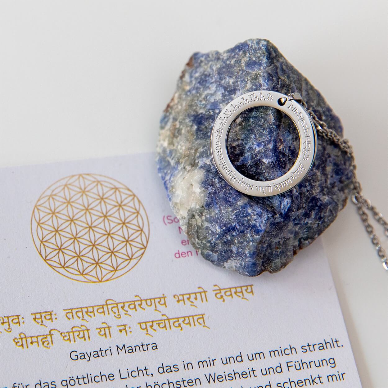 MantraKettesilberGayatriMantra0012 - Flow of Passion
