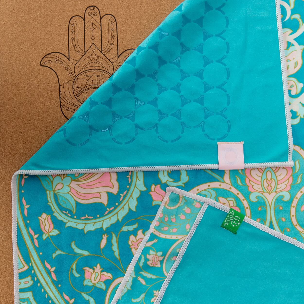 Yoga_Handtuch0016_2fa67e6b-3c1b-4fd2-8d8f-7515b9b1aa3a - Flow of Passion