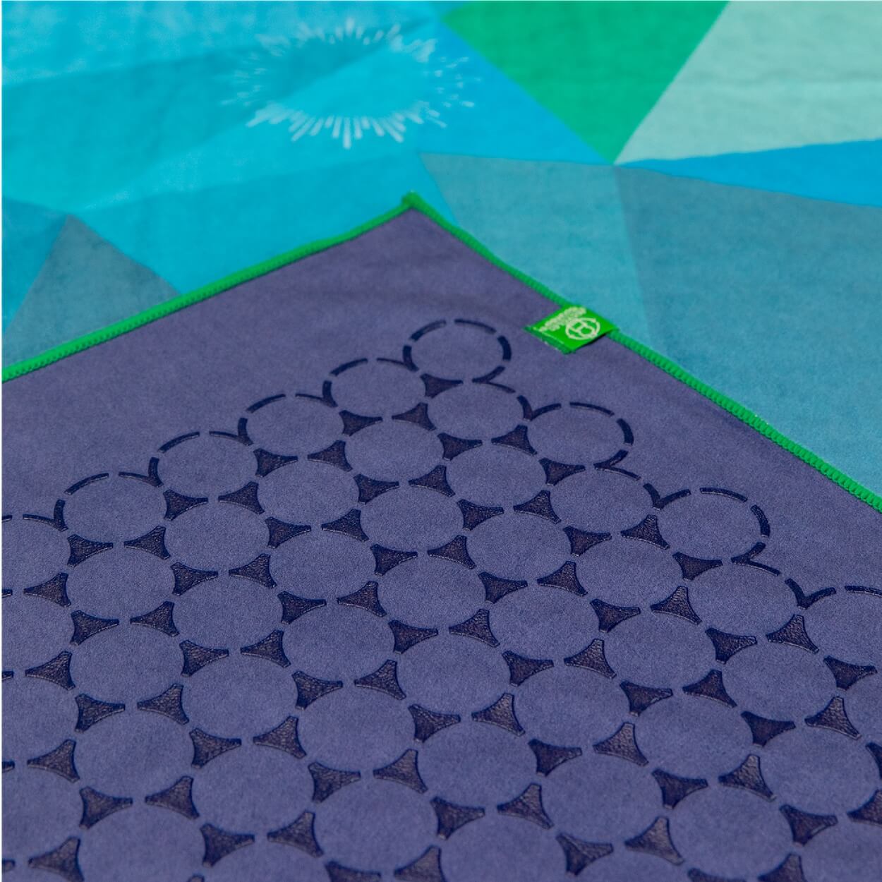 Yoga_Handtuch_rutschfest0003_cd71baff-5464-4981-95a3-edb690cd371f - Flow of Passion