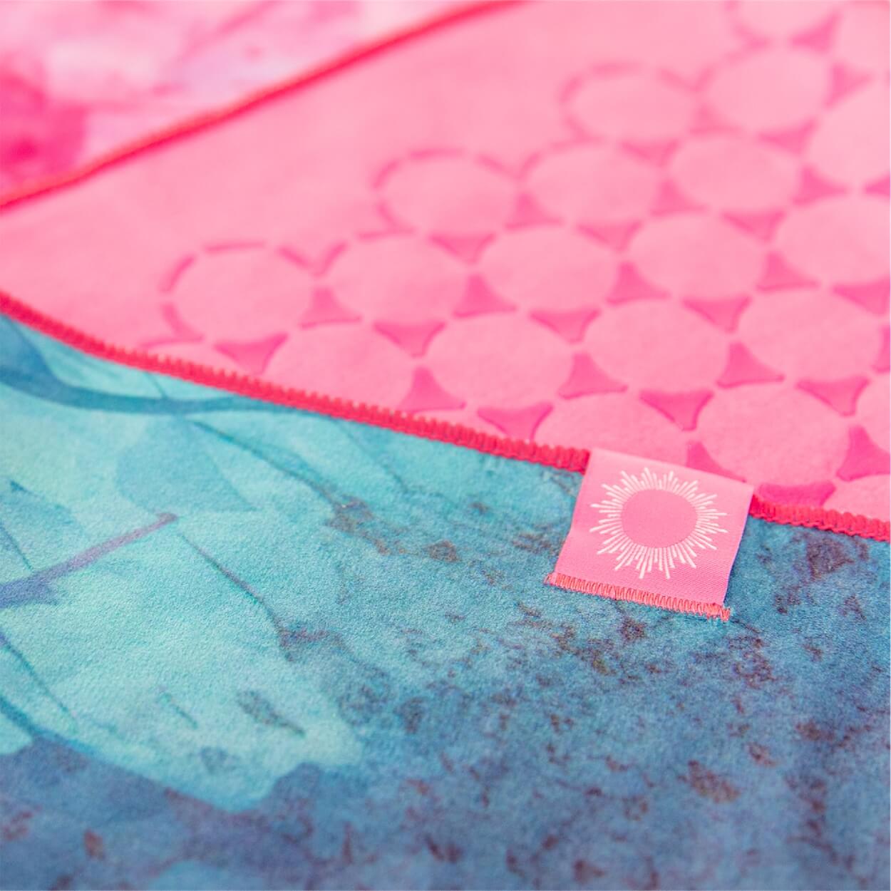 Yoga_Handtuch_rutschfest0006_ebfd9f9f-eb92-44fe-9905-1988c84a1951 - Flow of Passion