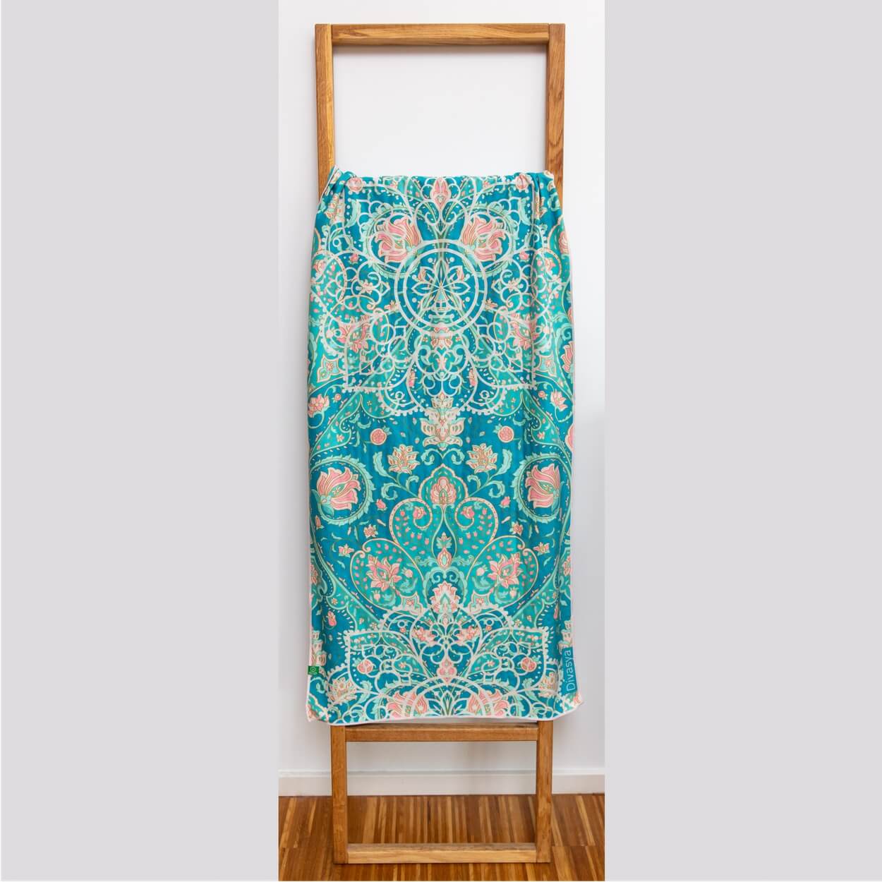 Yoga_Handtuch_rutschfest0051_e21c1131-d575-4721-8cbb-7f0124aef115 - Flow of Passion