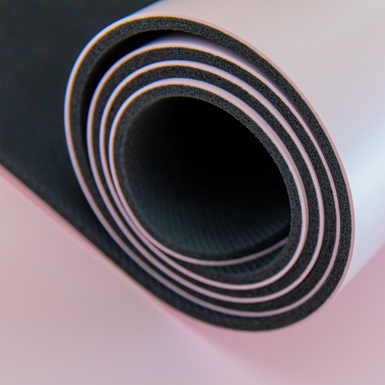 Yogamatte_rutschfest_light_pink0033_8cff1920-fa98-4b6d-b616-c1f2a7ec96ac - Flow of Passion