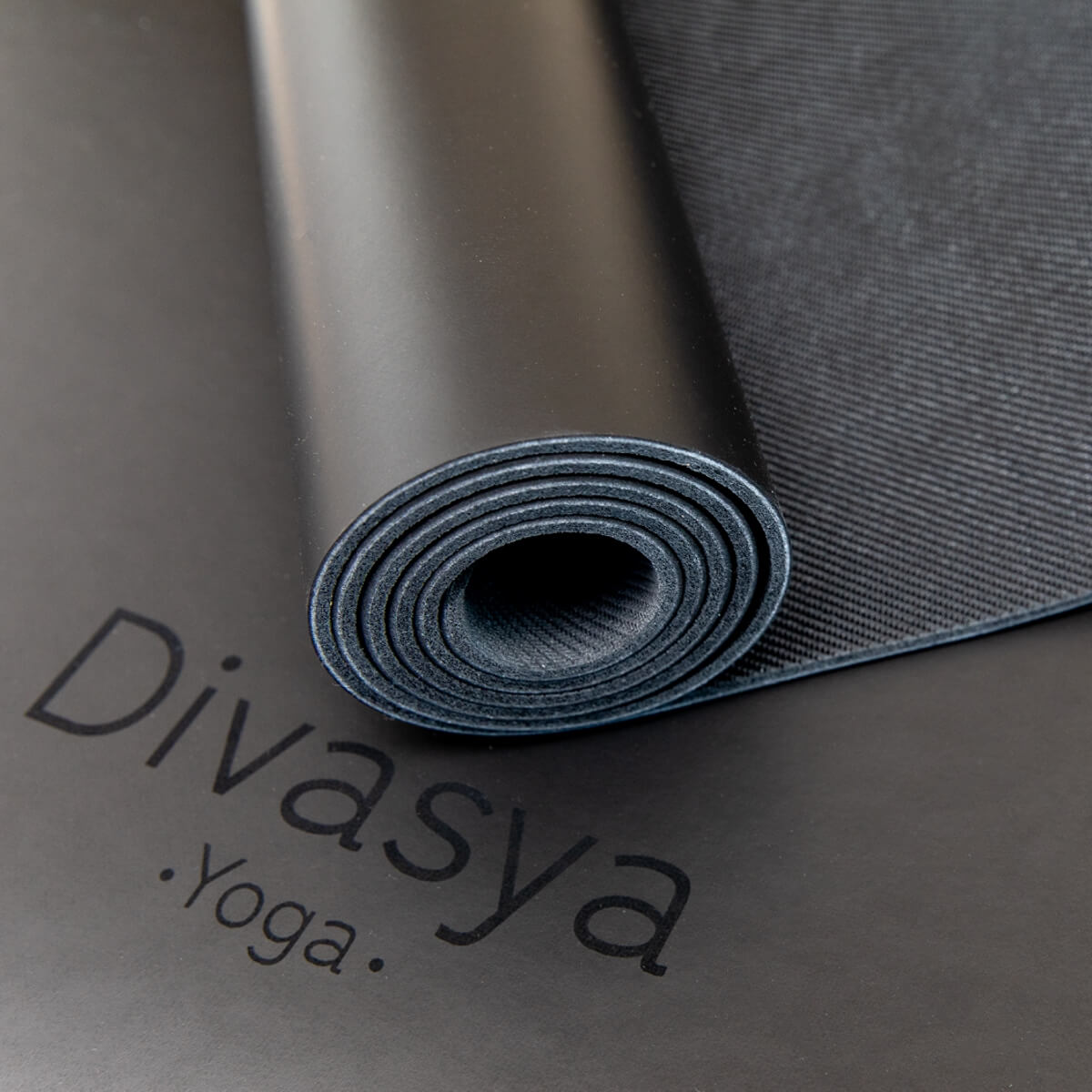 YogamatterutschfestLotusmitNaturkautschuk0014_a0c32232-bc19-4d74-8205-3792d548a5a1 - Flow of Passion
