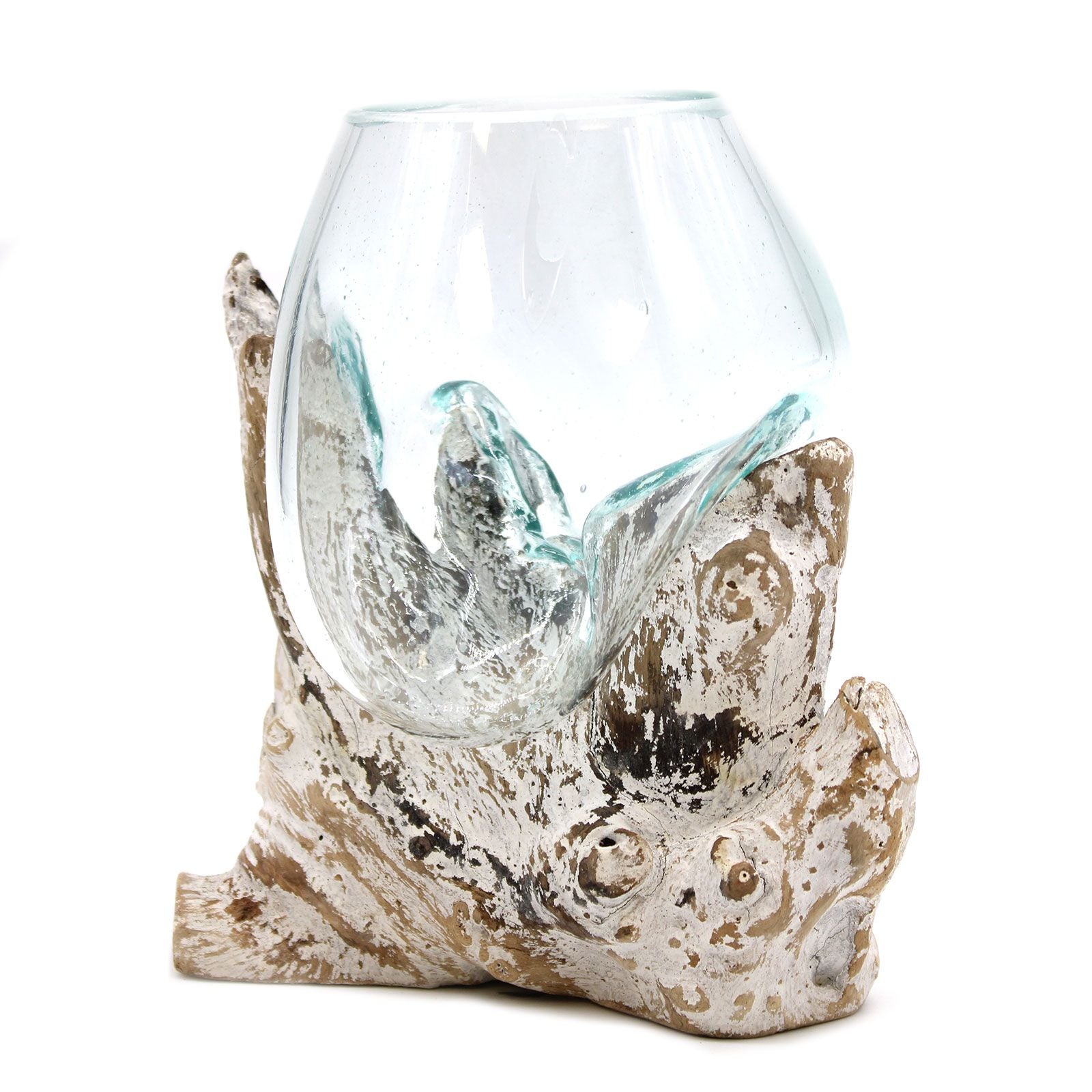 Mittelgroße mundgeblasene Glasschale auf Wurzelholz mit weißer Patina.