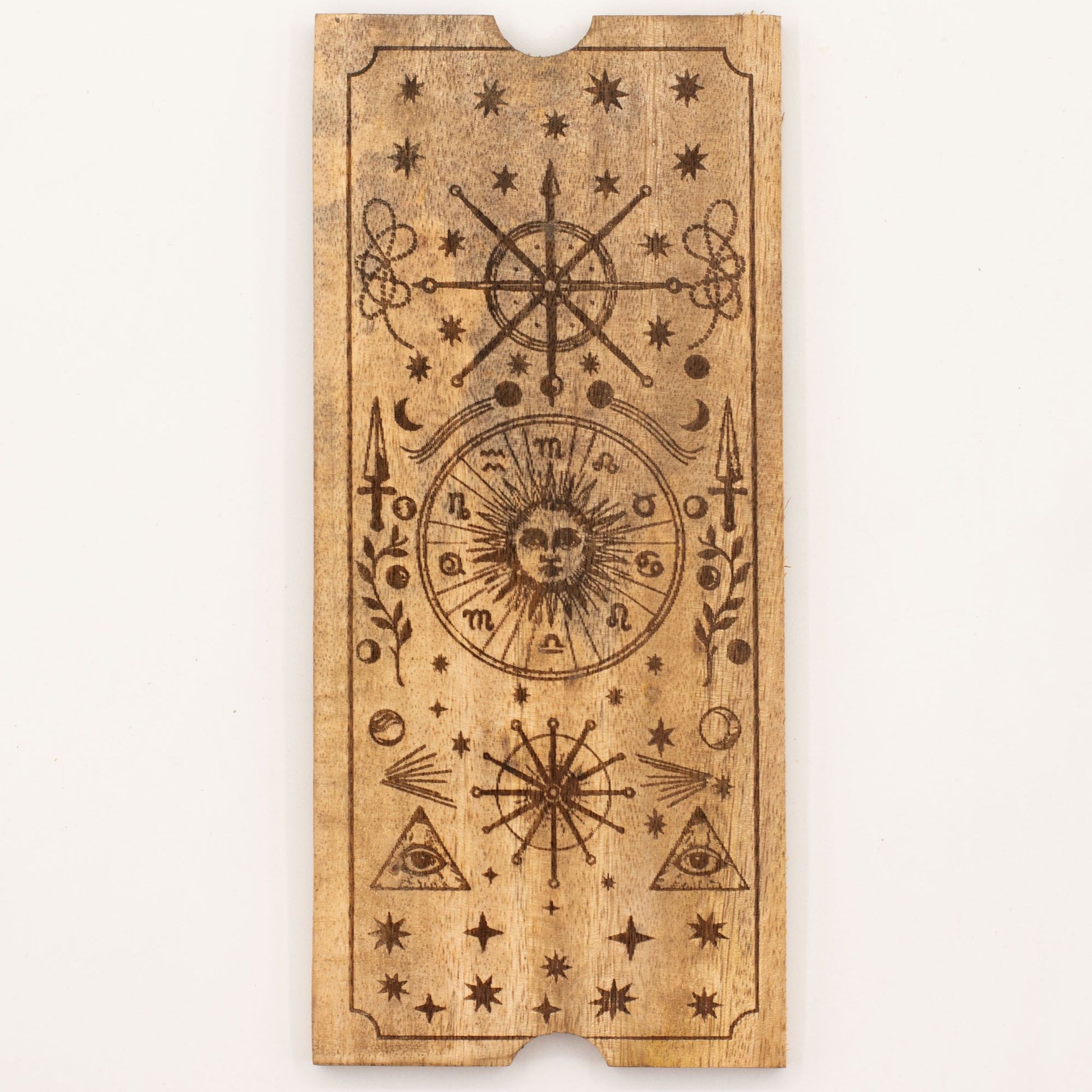 Holzbox mit Tarot-Symbolen und Kartenhalter.