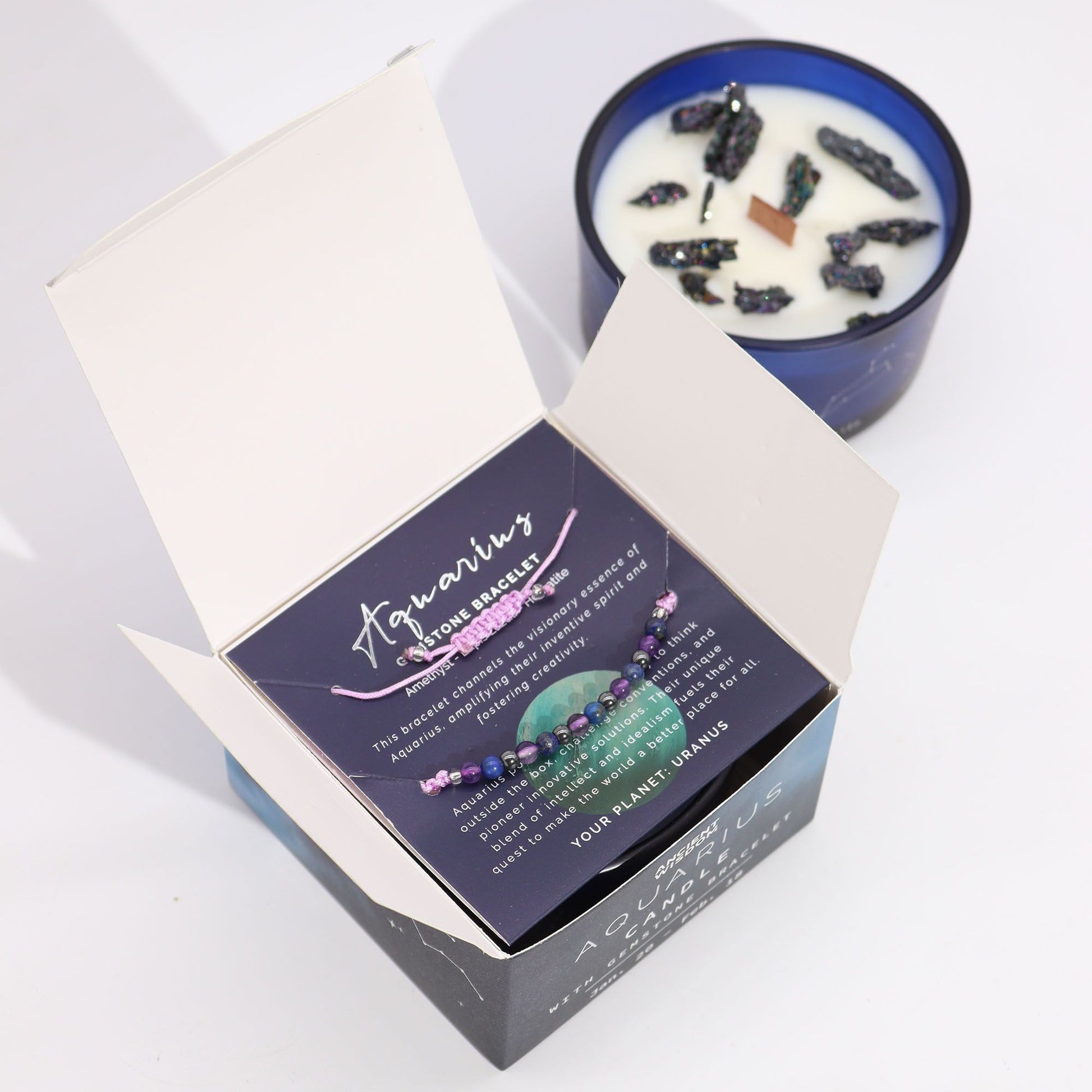 Sternzeichen-Kristallkerze Wassermann mit Edelsteinarmband in Geschenkbox.