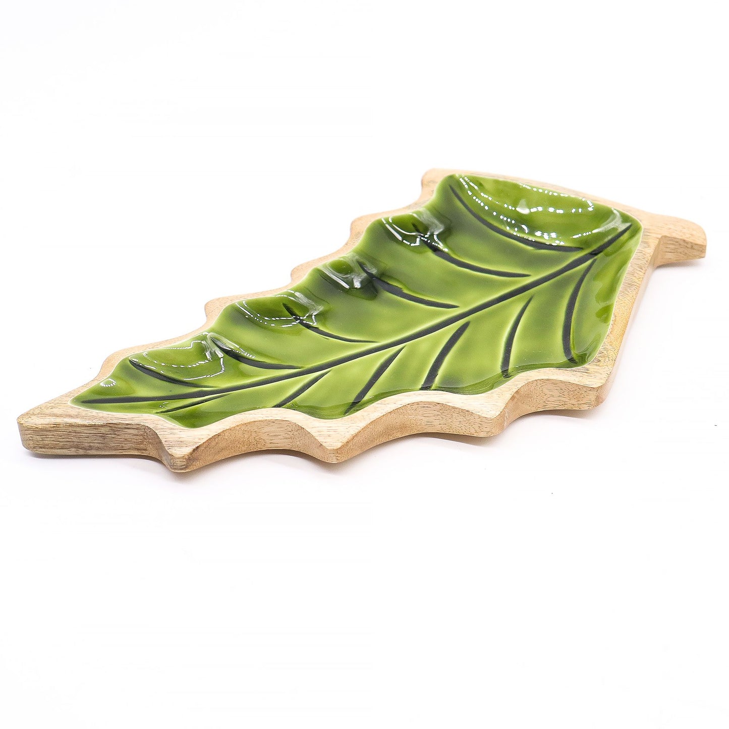 Schale aus Mangoholz in Blattform mit grüner Emaille-Innenseite.