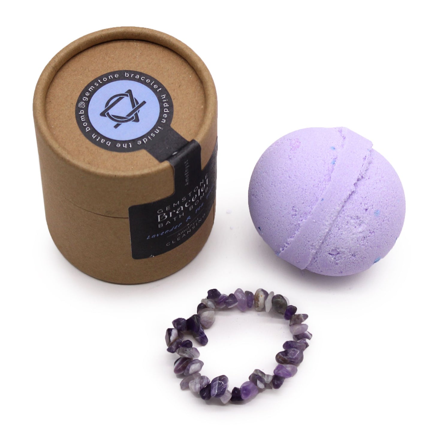 Badebombe mit Amethyst-Edelsteinarmband und Lavendelduft.