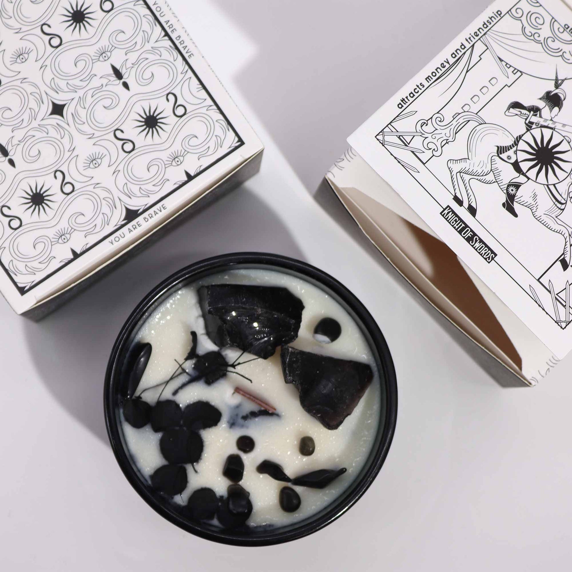 Kristallkerze aus Sojawachs mit Zedernholz und schwarzem Obsidian.