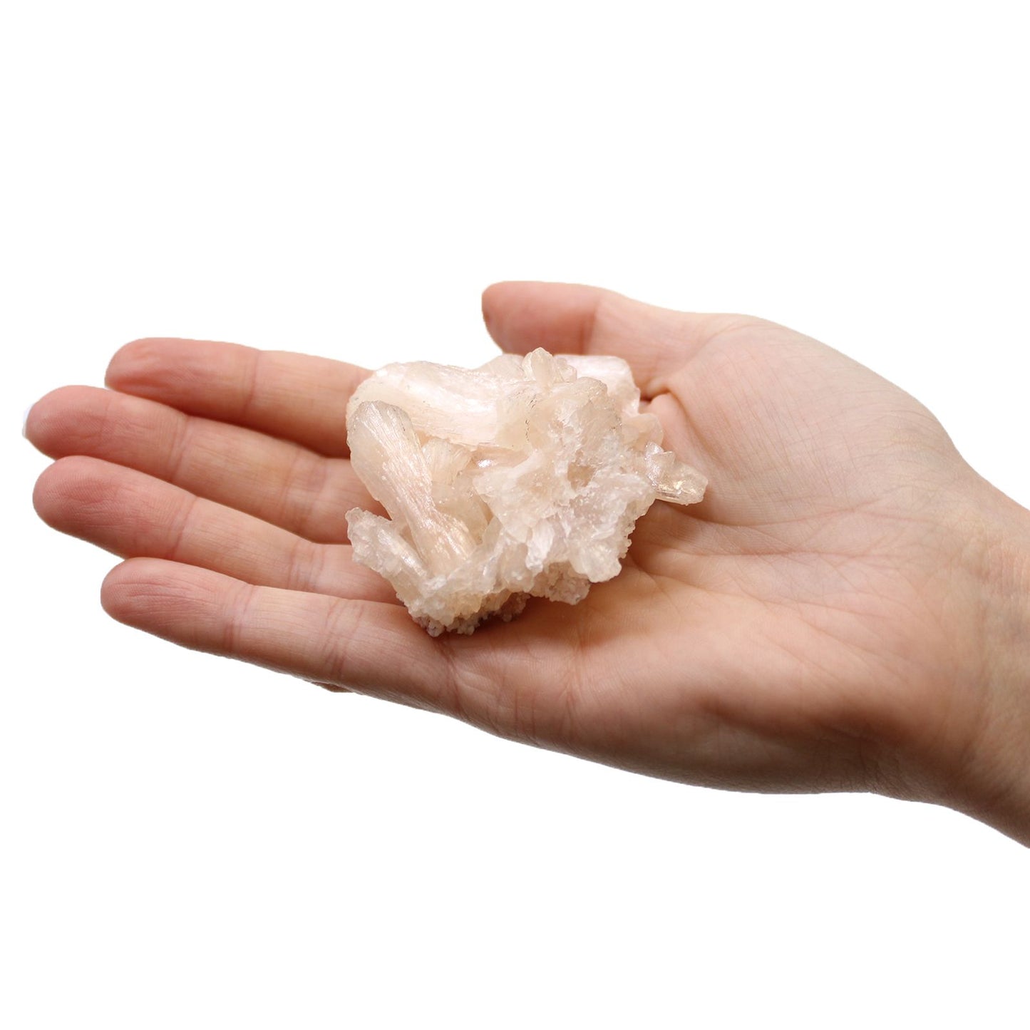 Eine Hand hält einen rohen, naturbelassenen Hexenfinger-Quarz-Kristall.