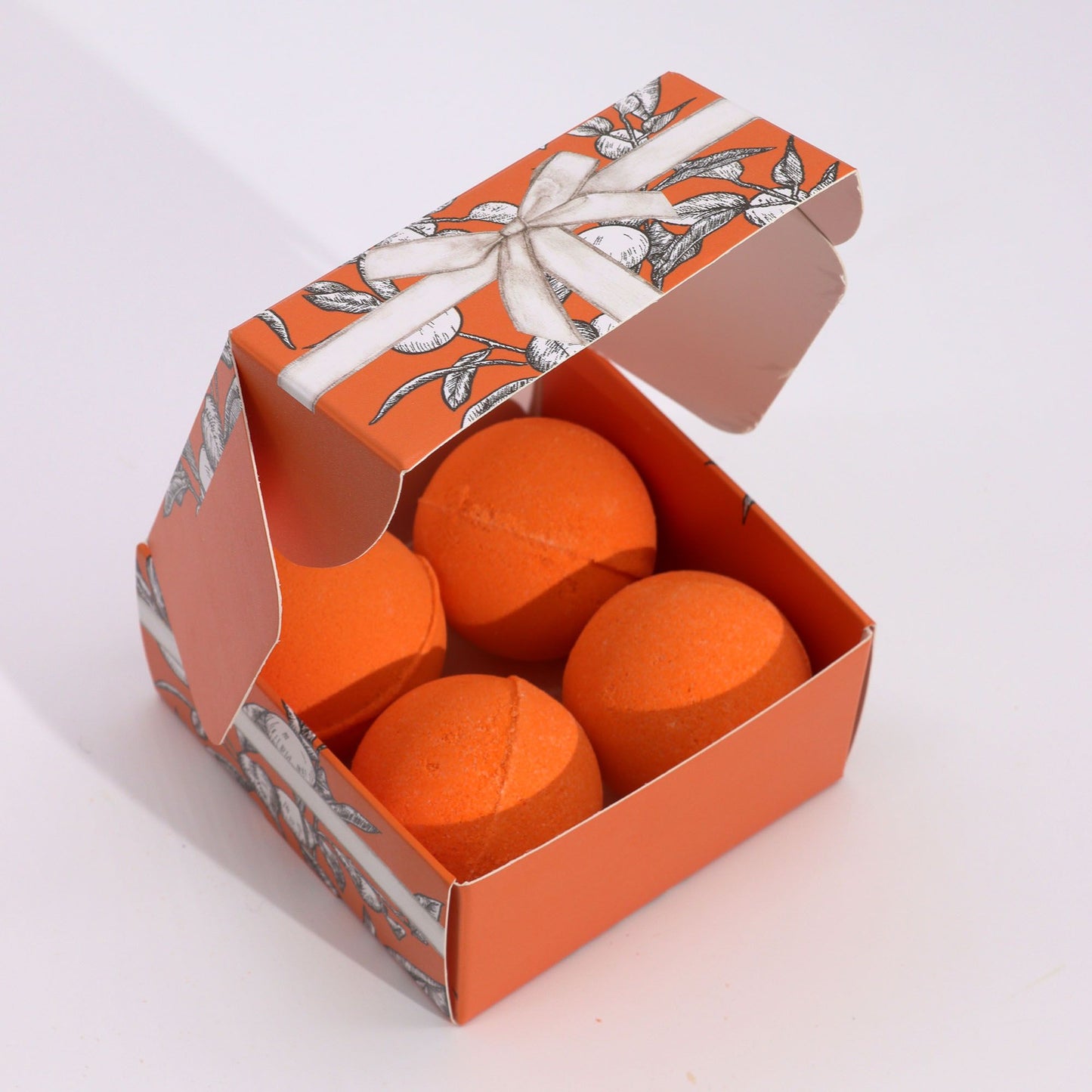 Vitamin C Badebomben-Set mit 4 Stück in einer Geschenkbox.