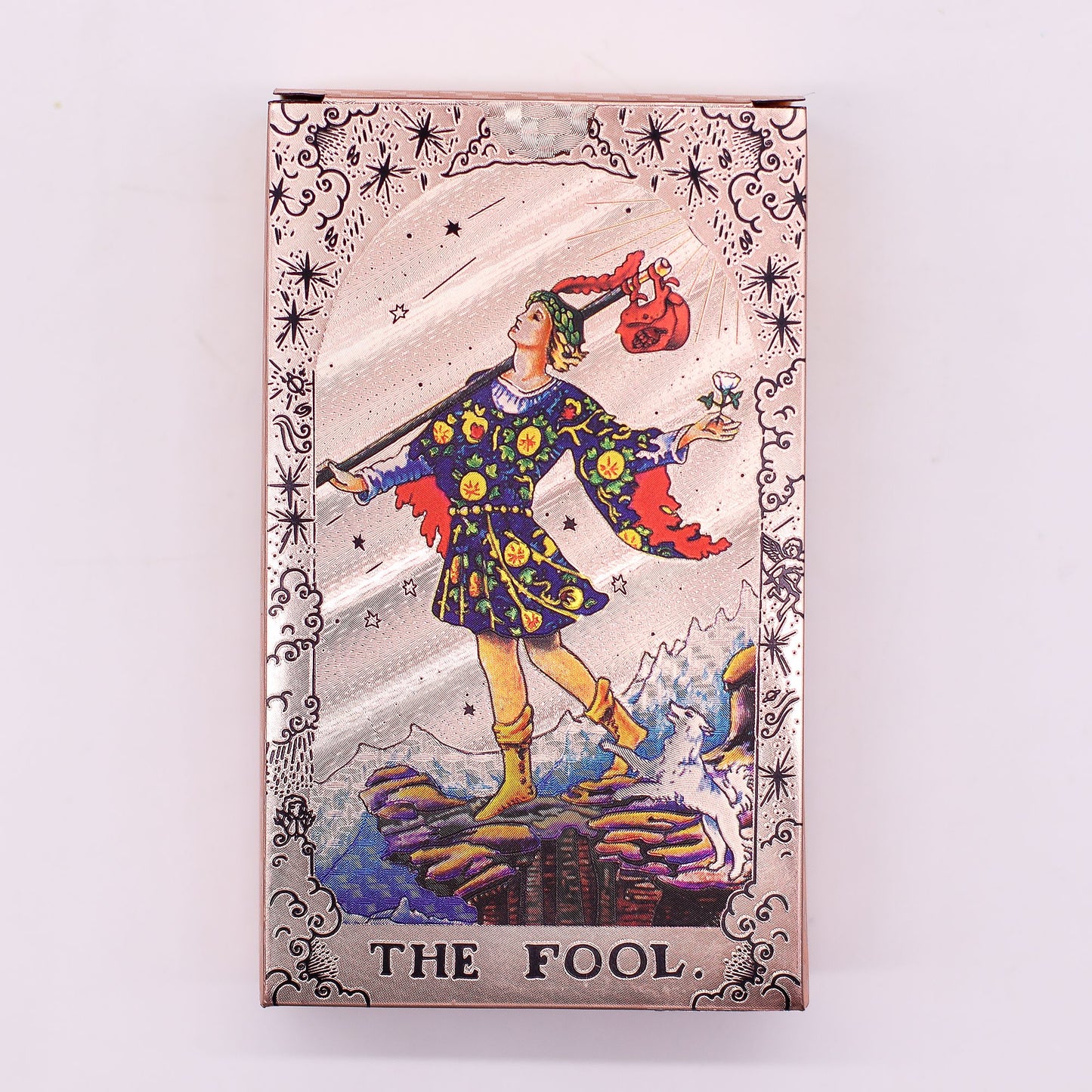 Rosegoldfarbenes Tarotkartenset "The Fool" mit Begleitbuch.