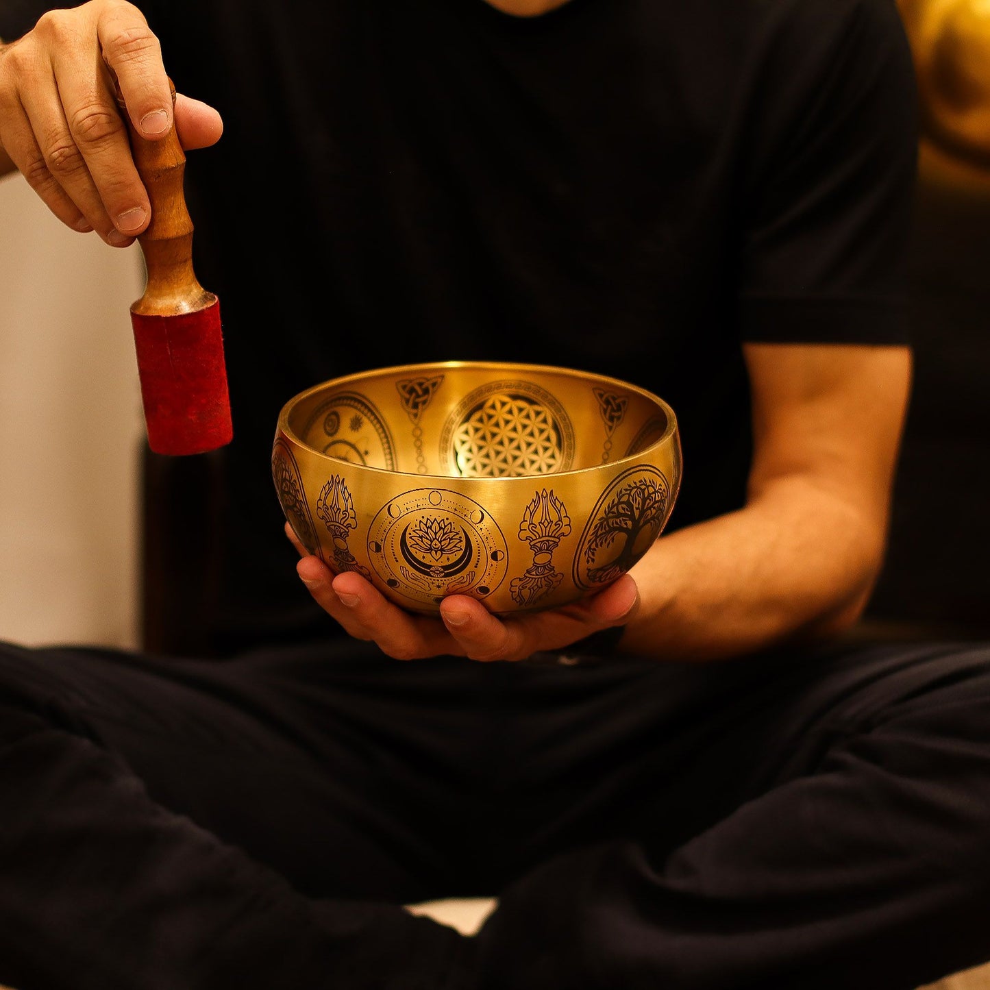 Set aus 4 gravierten Buddha Klangschalen aus Messing.