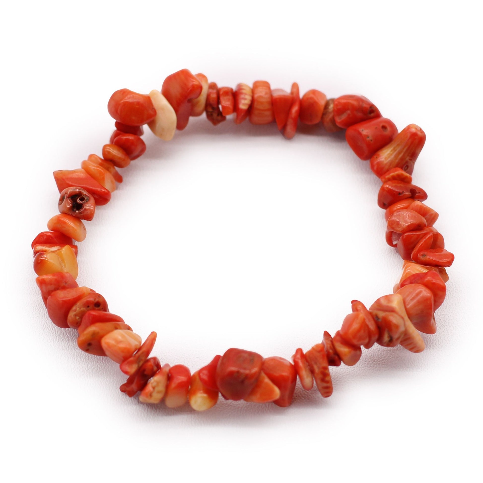 Armband aus roten und hellen Coralit-Splittern.