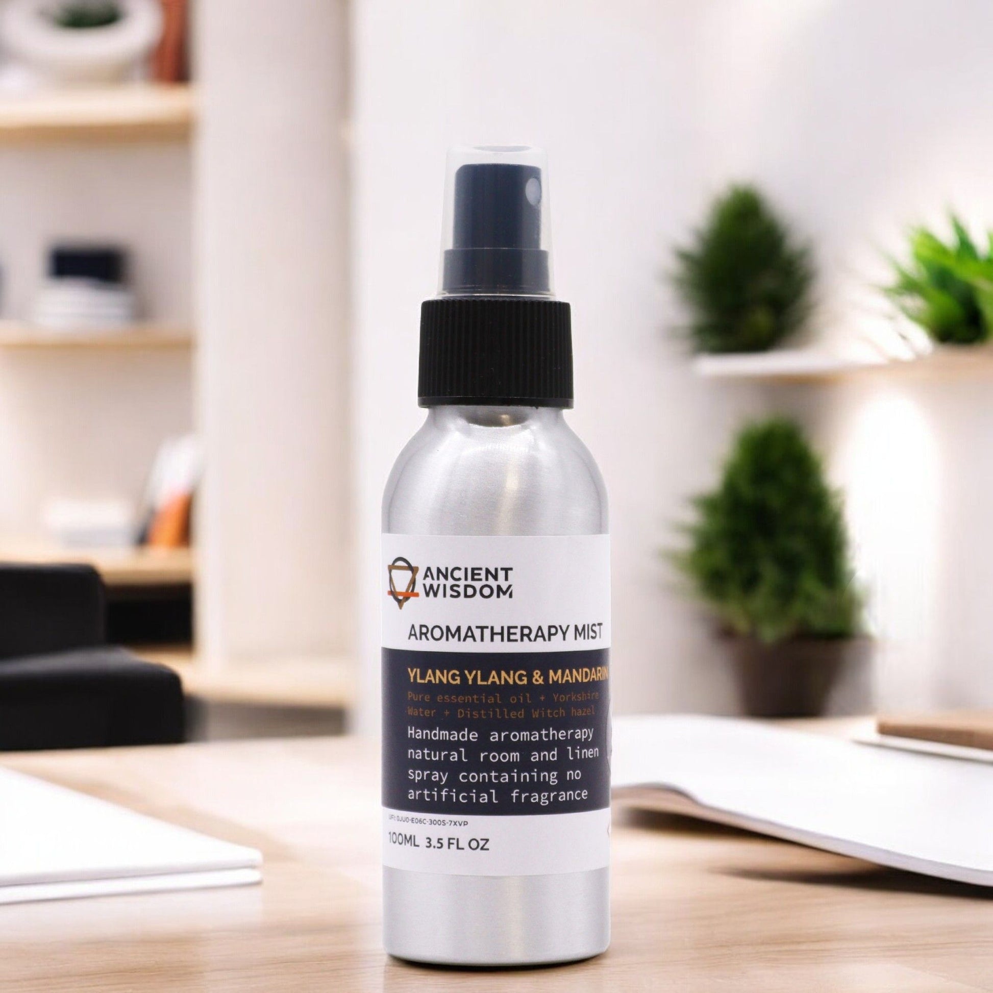 Aromatherapie-Spray mit Ylang Ylang & Mandarine Duft.