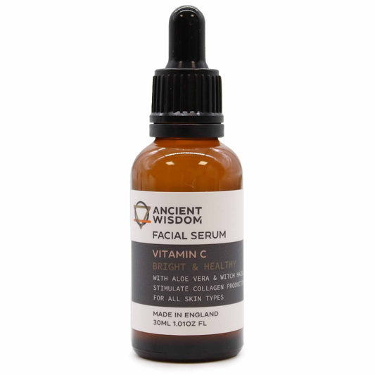 Eine braune Glasflasche mit einem Pipettenverschluss, die ein Vitamin C Gesichtsserum enthält.