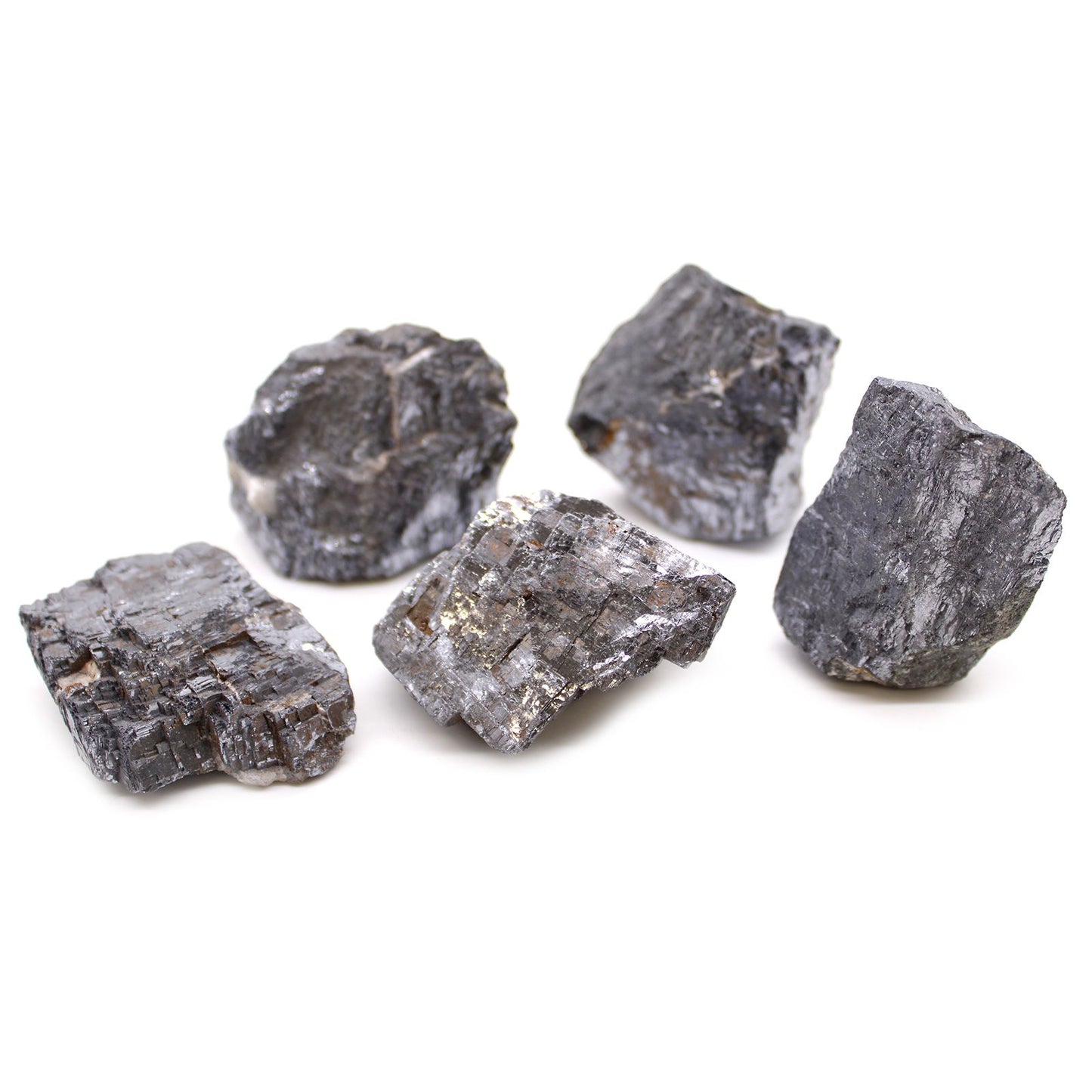 Fünf rohe Galena-Mineralsteine mit metallischem Glanz auf weißem Hintergrund.