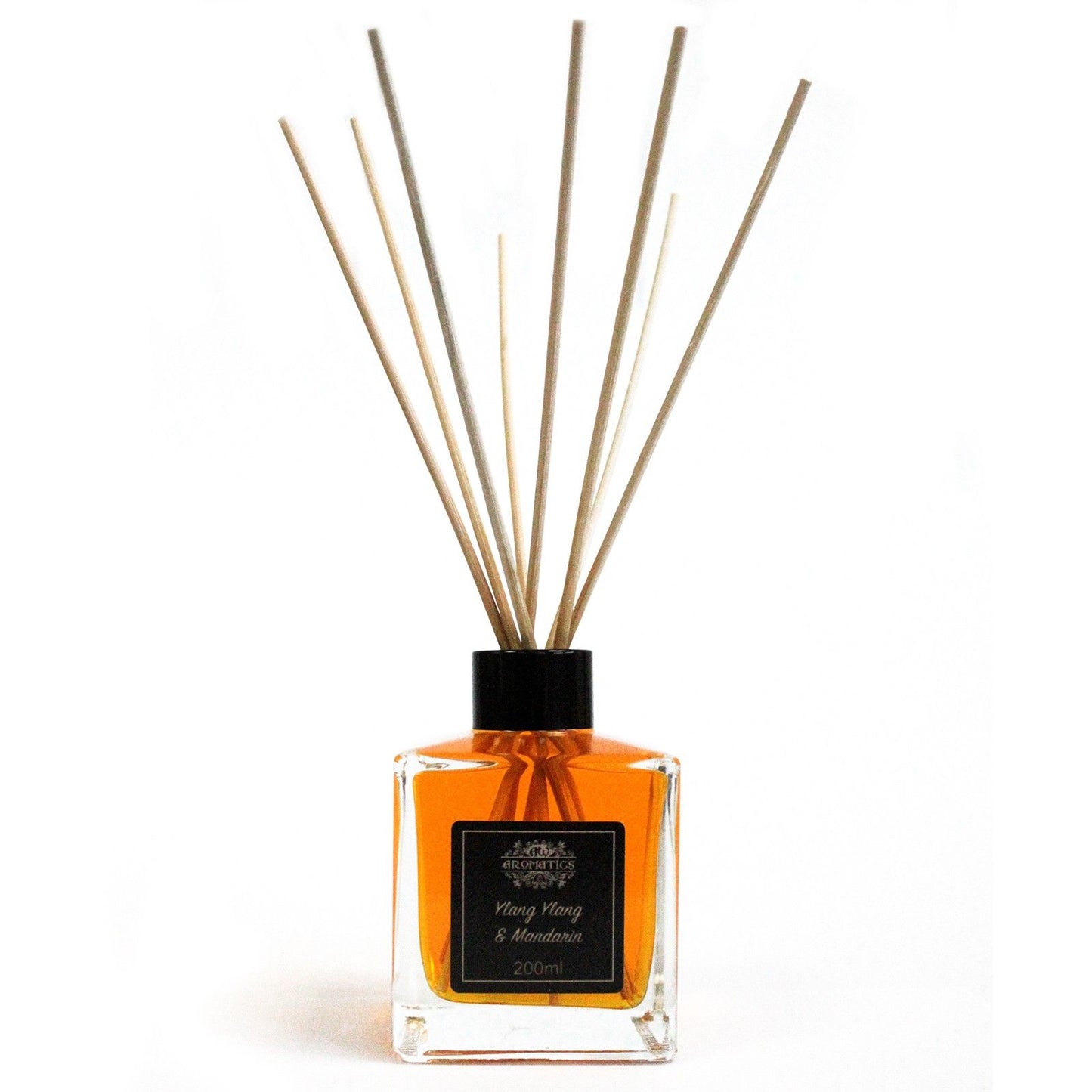 200ml Raumduft mit Ylang Ylang & Mandarine Duft in Glasflasche mit Rattanstäbchen.