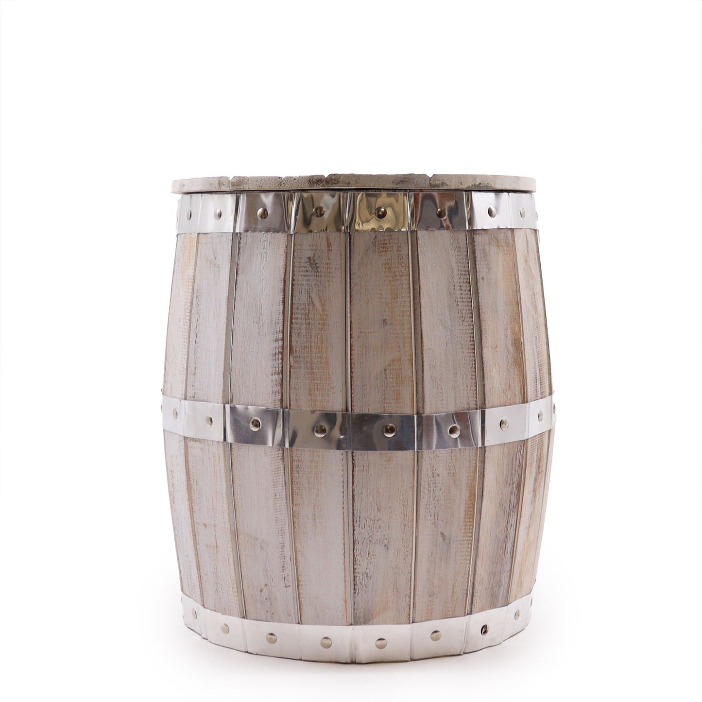Bierfass-Hocker mit Whitewash-Finish und Metallakzenten.