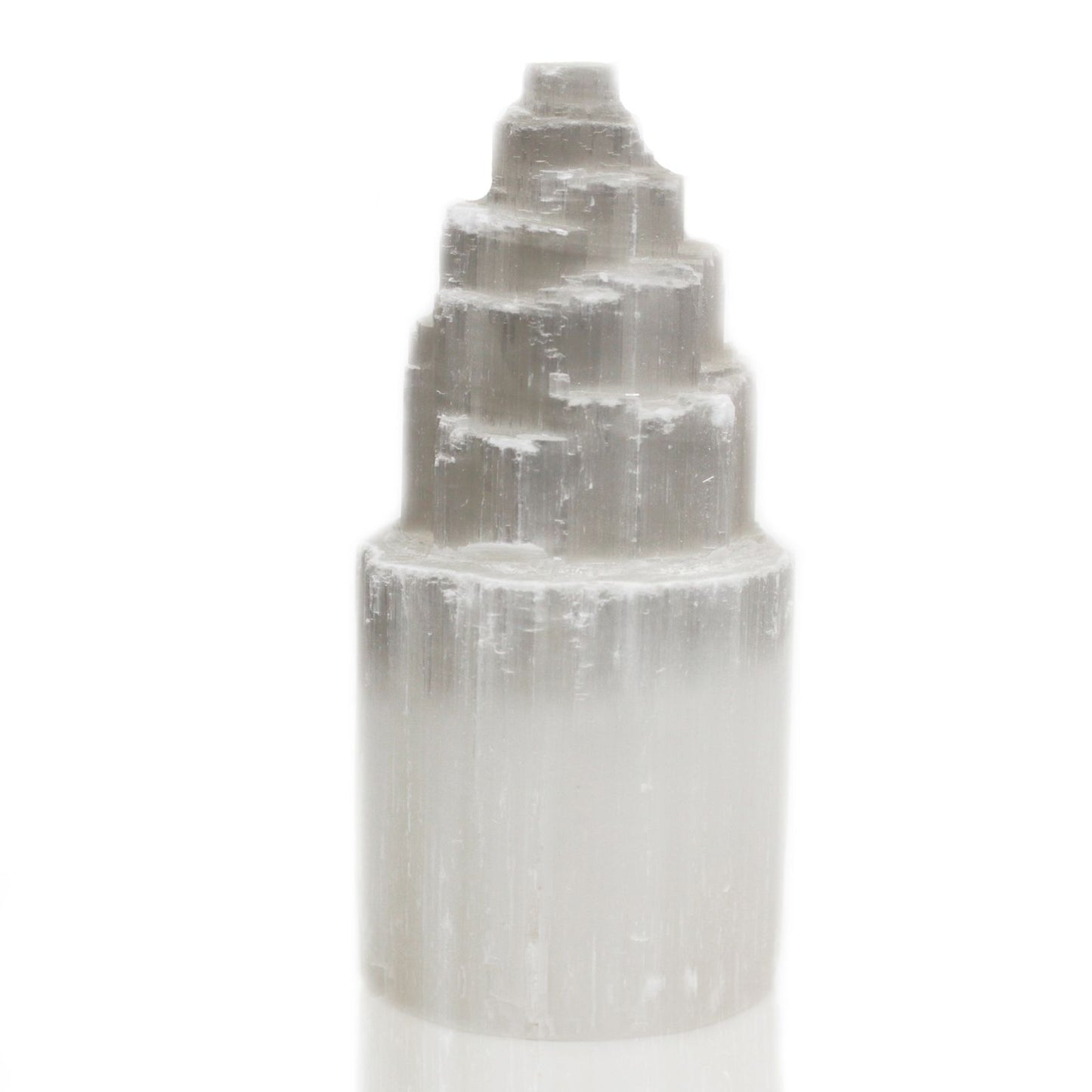 Natürliche, weiße Selenit-Lampe in Turmform.