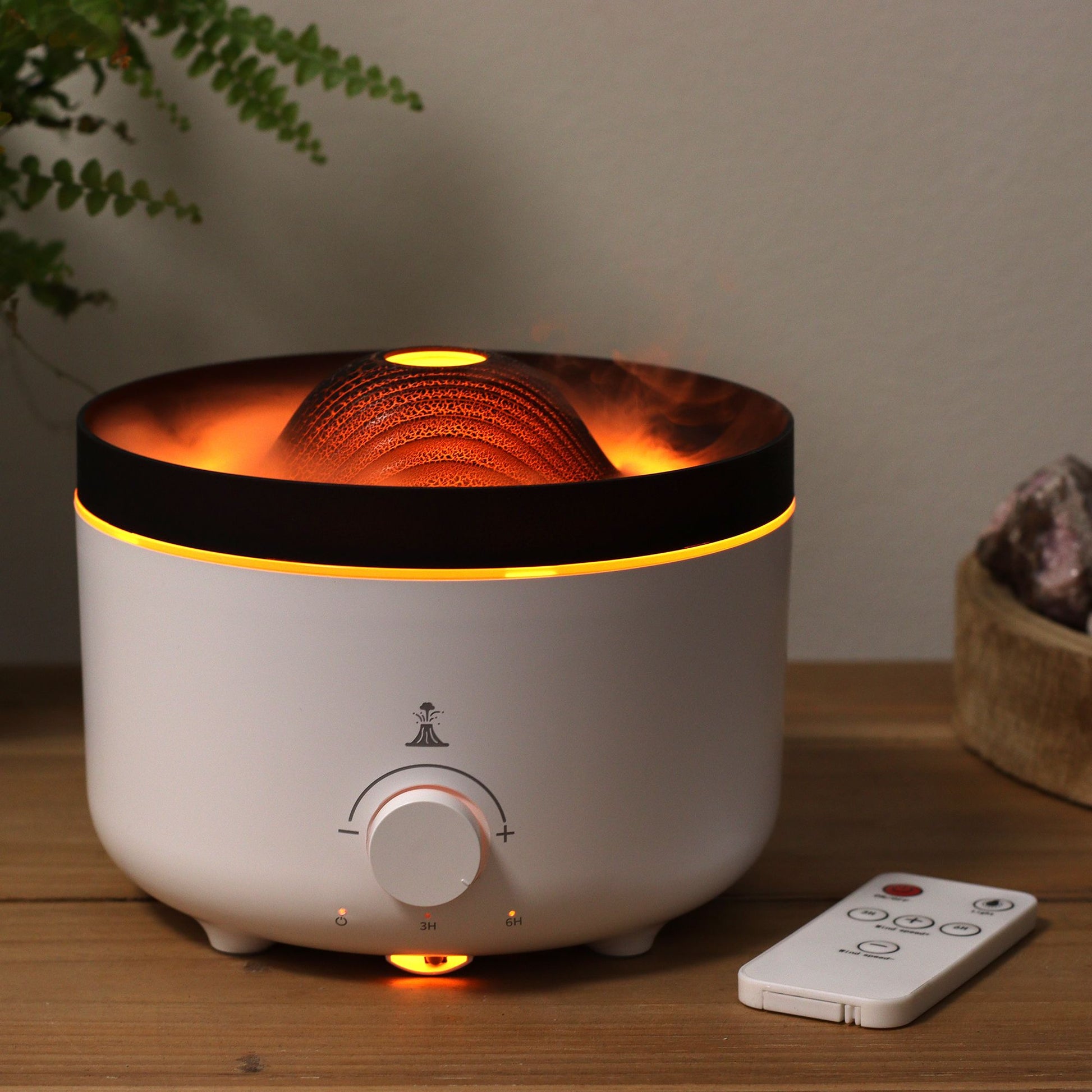 Großer weißer Aroma-Diffuser mit Vulkaneffekt, Fernbedienung und beleuchtetem Rand.